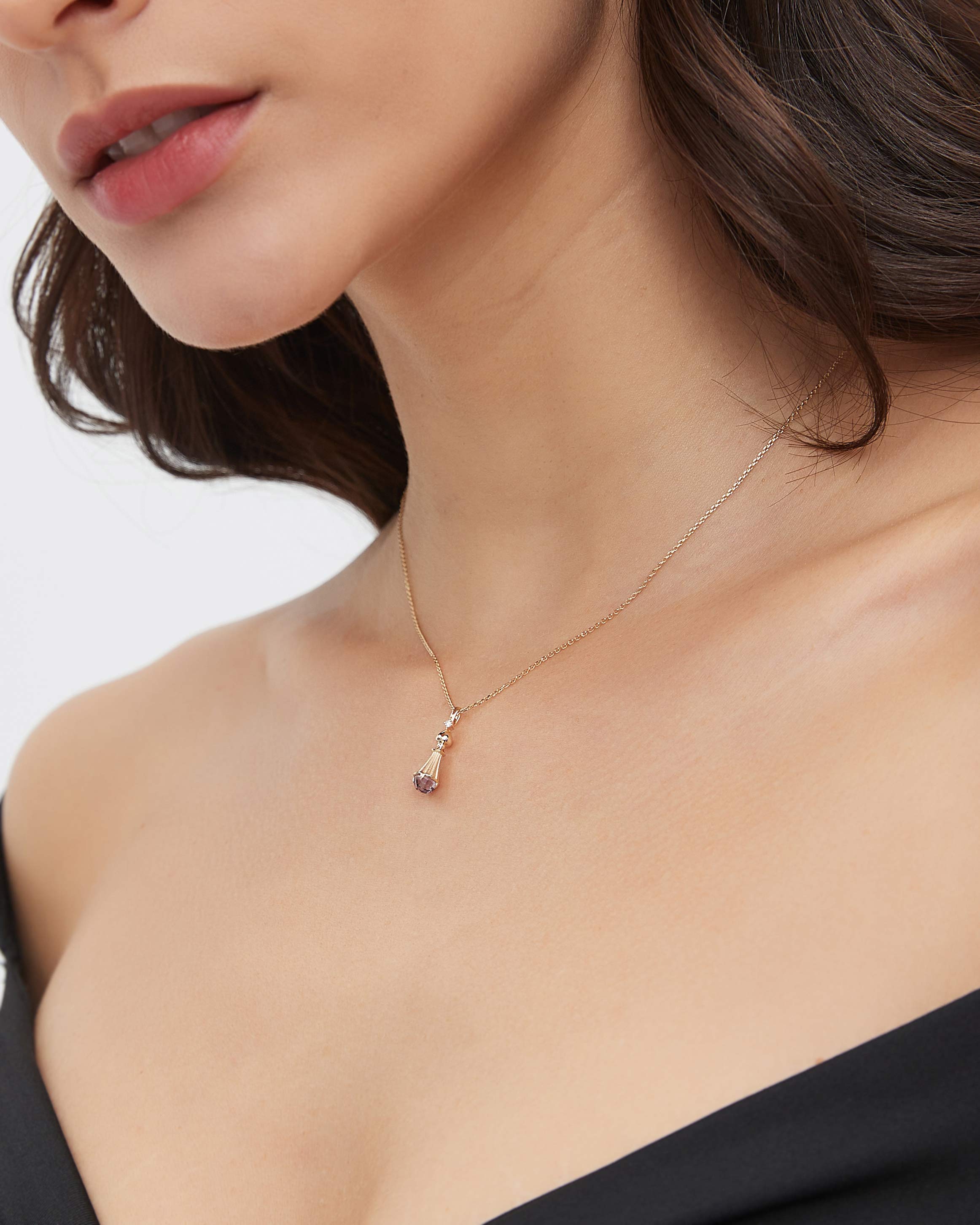 スピネル付きゴールドのビショップ ペンダント ネックレス