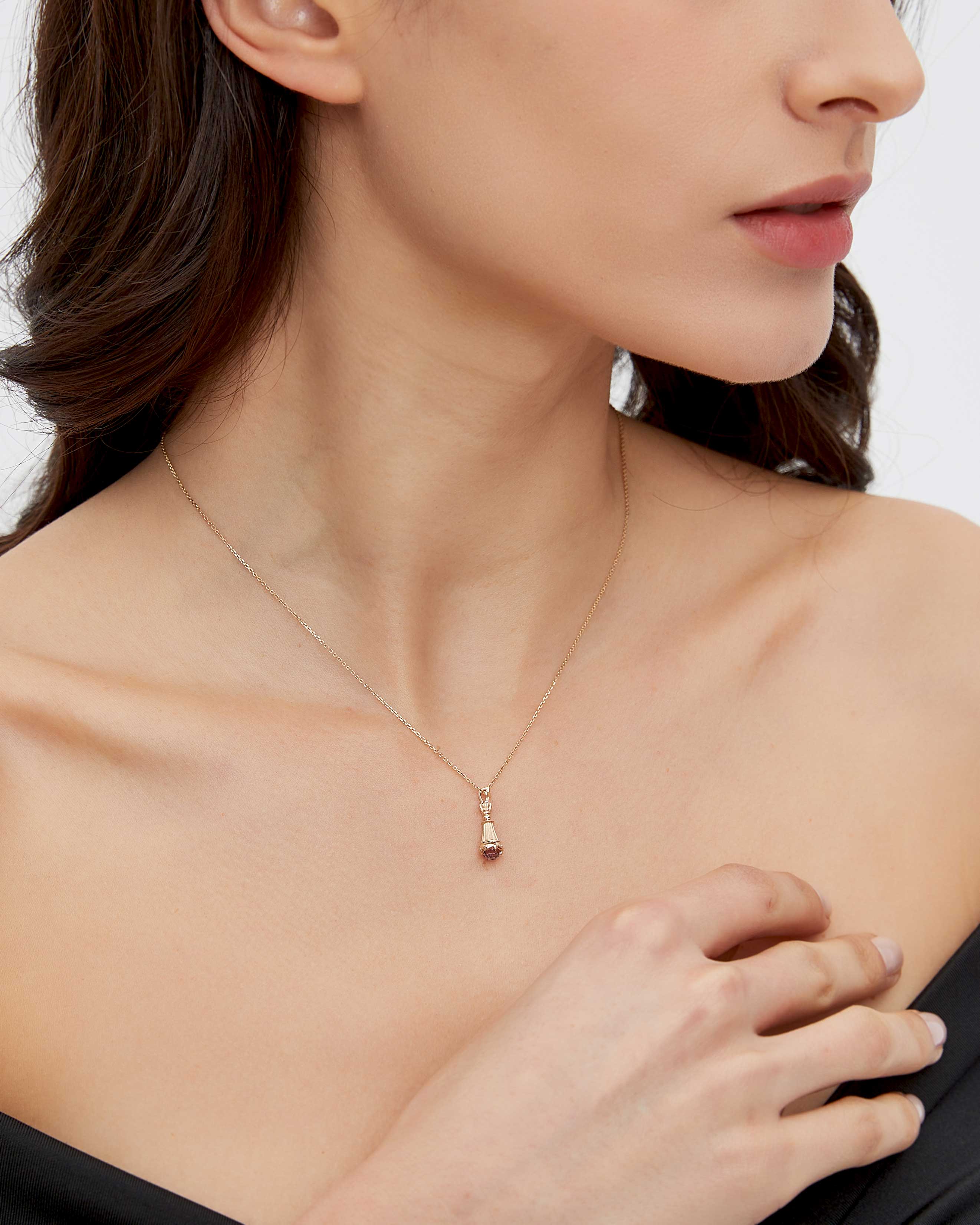 Collier pendentif The King en or avec spinelle