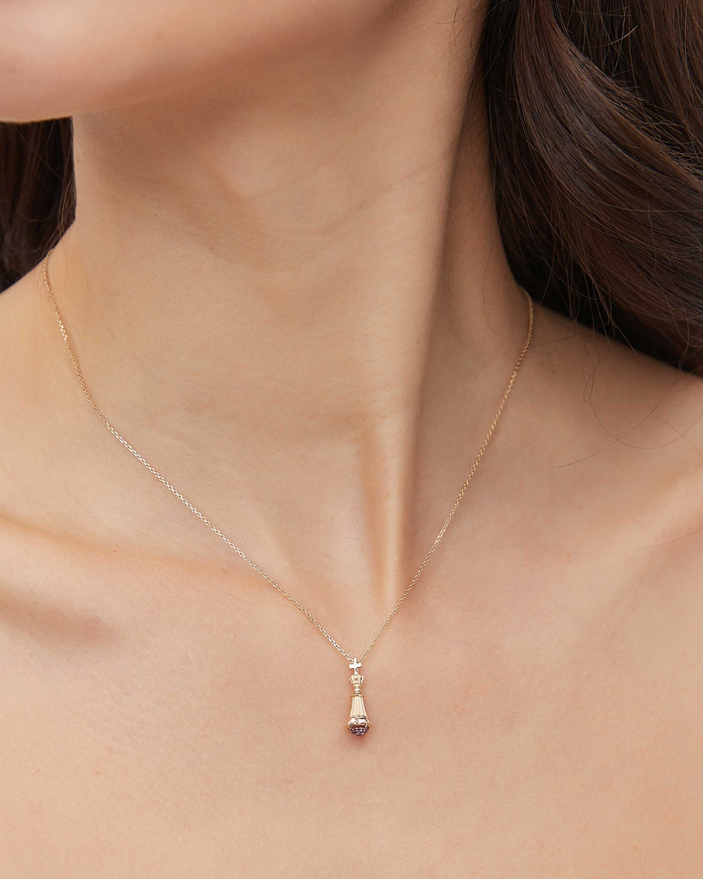 スピネル付きゴールドペンダントネックレス