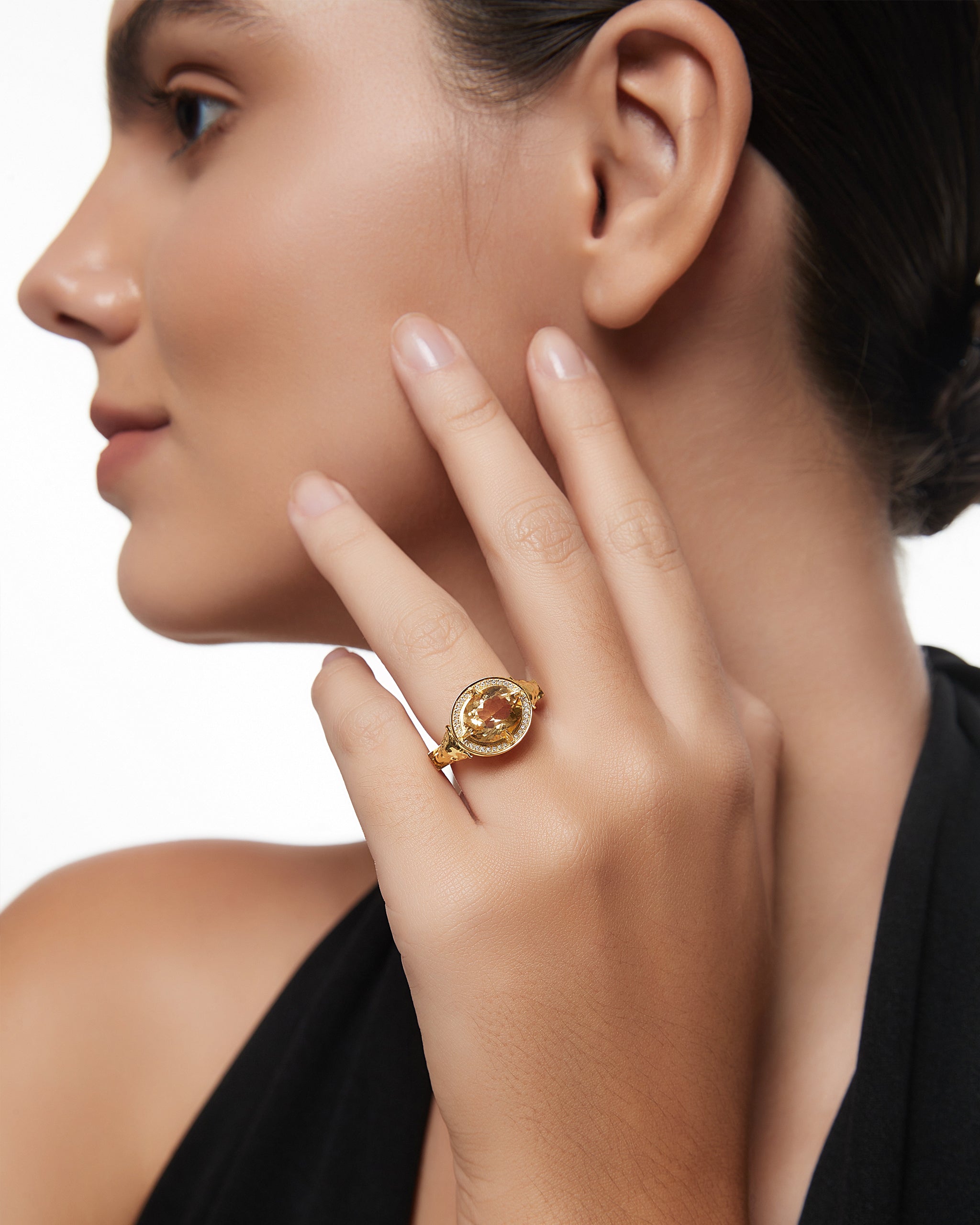 イエローシトリンとモアッサナイトをあしらったスターリングシルバーのサバンナ スピリット リング