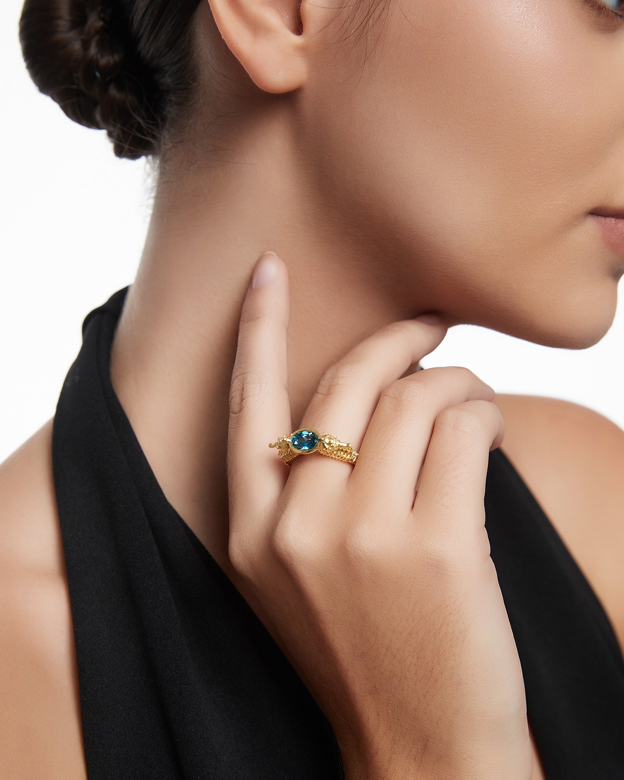 Anillo salvaje en plata de ley y ágata negra con moissanita