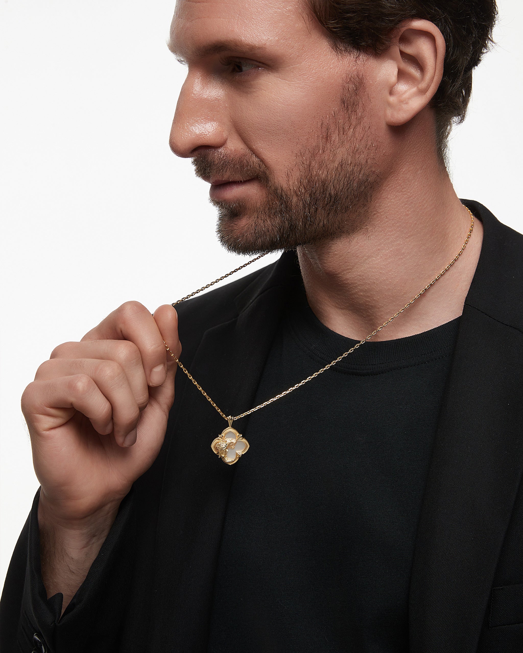 真珠層付きゴールドのワイルド エンカウンター ペンダント ネックレス