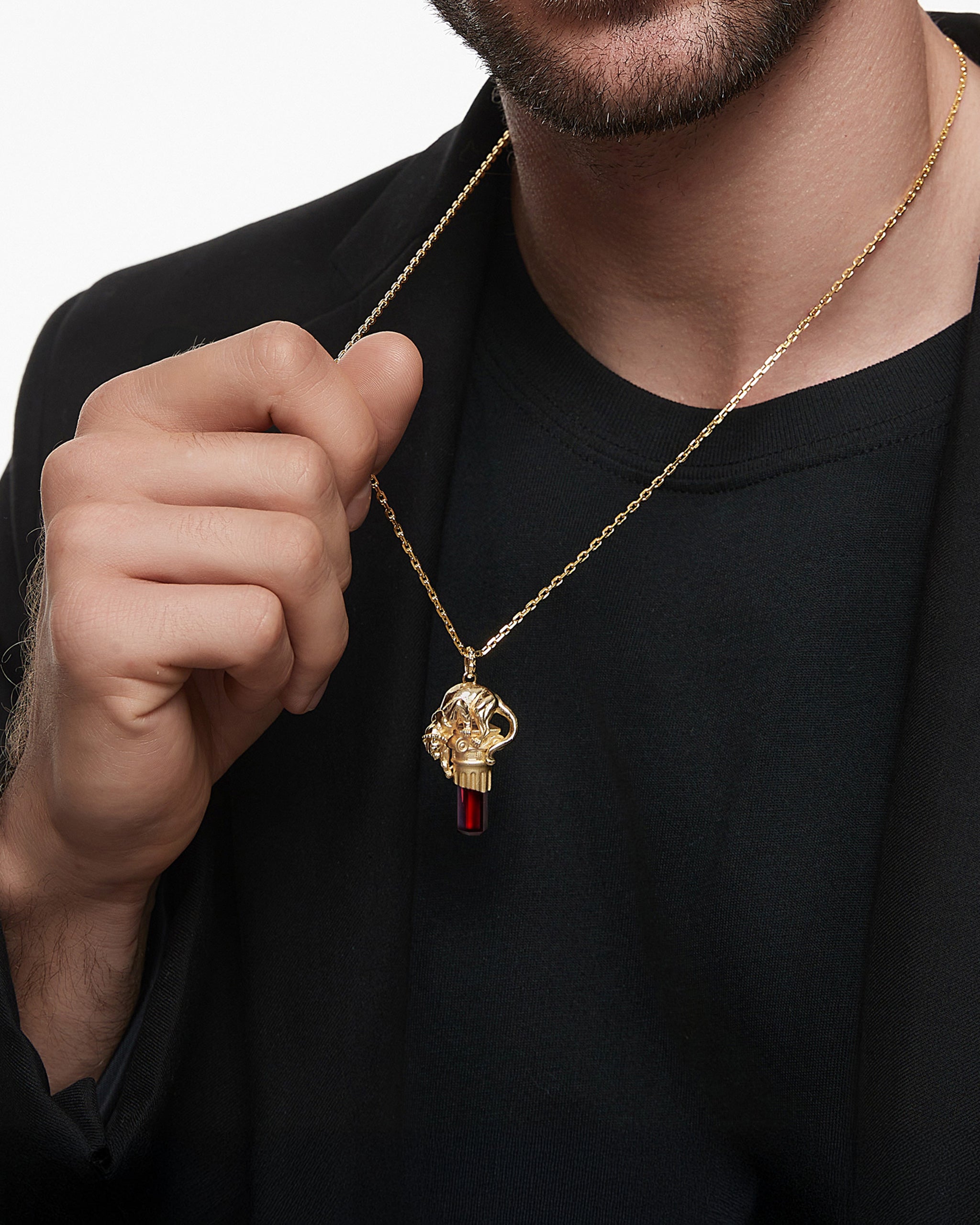 Panther's Gaze ペンダント ネックレス (スターリングシルバーとガーネット)