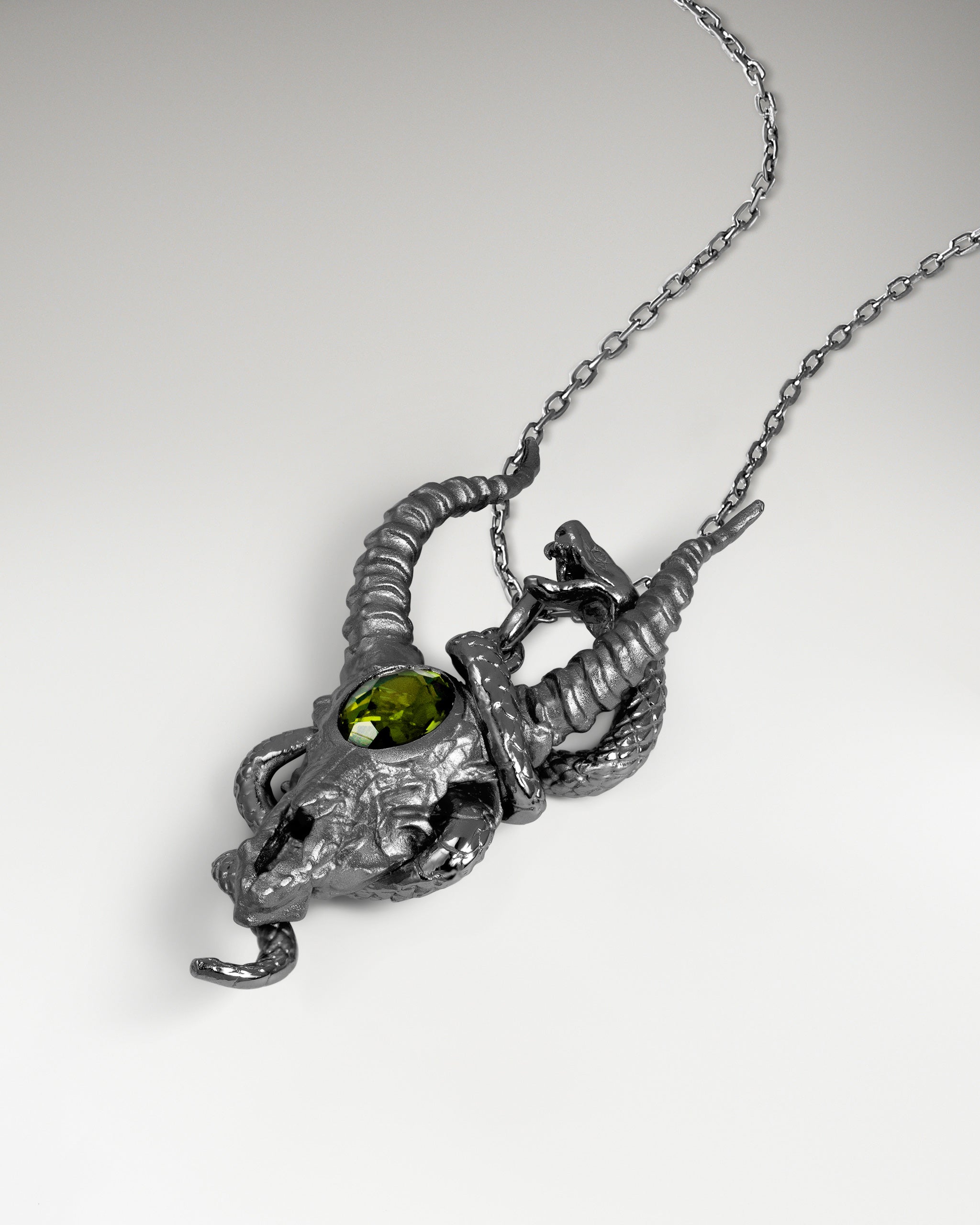 ワイルドウィスパーペンダントネックレス(スターリングシルバー・ガーネット付き)