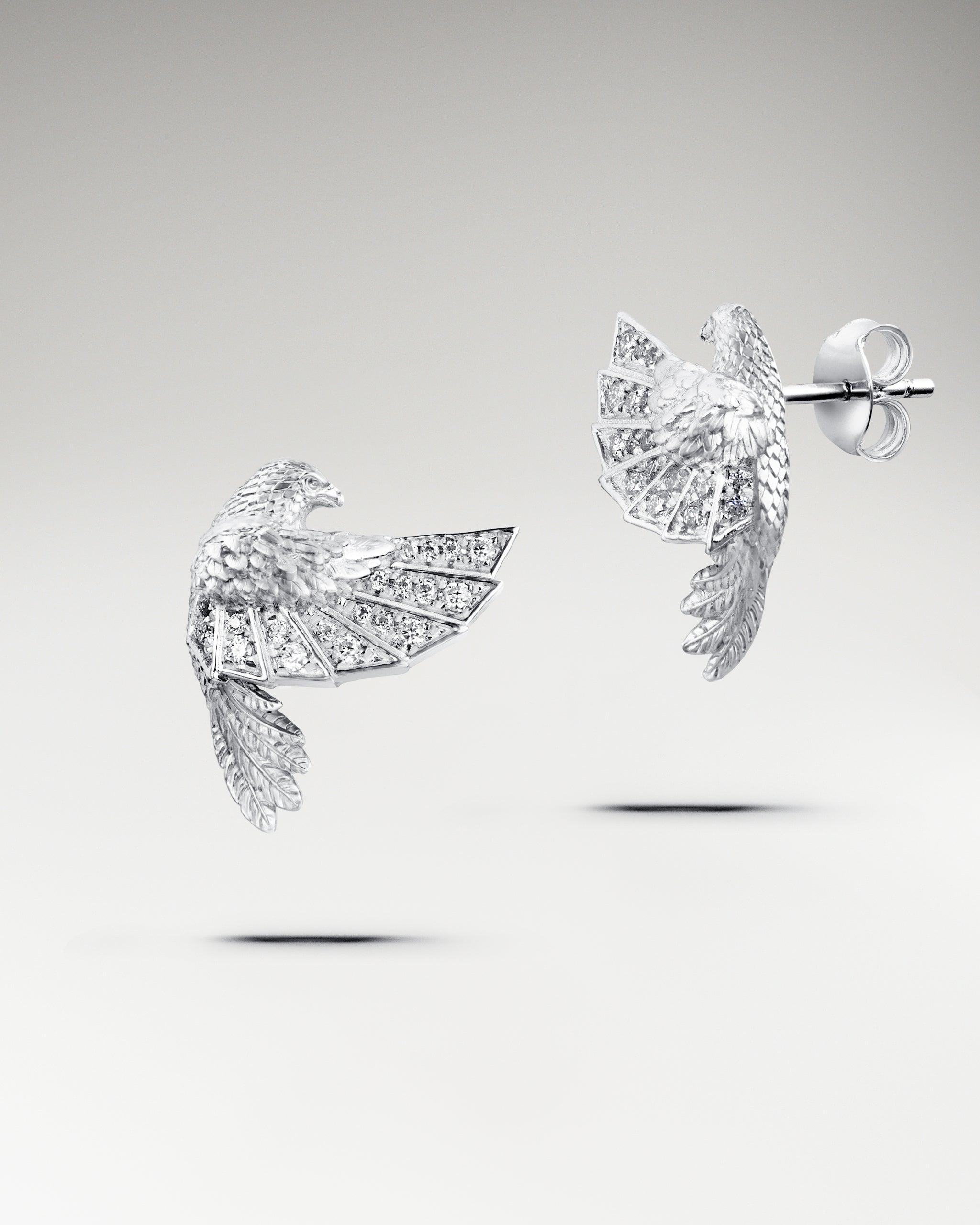 Aretes con forma de león guardián en plata de ley