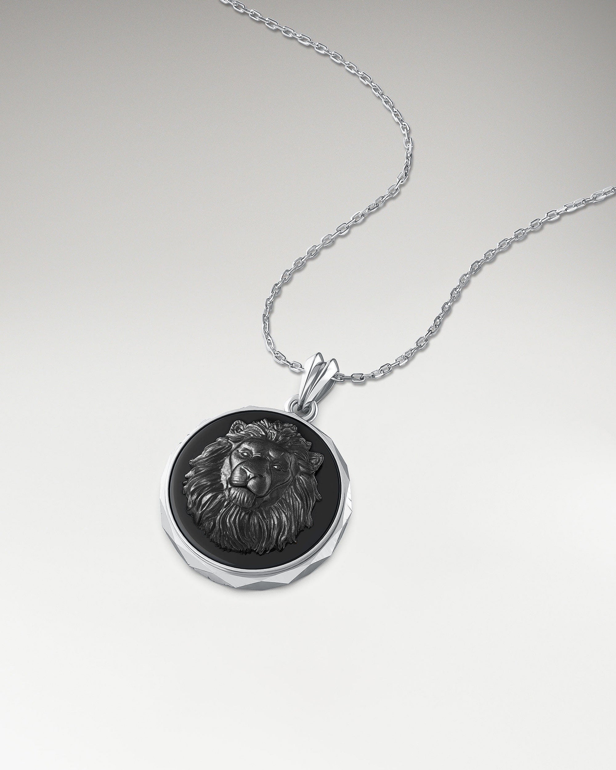 アビス ライオン ペンダント ネックレス (ブラック アゲート付きスターリング シルバー)