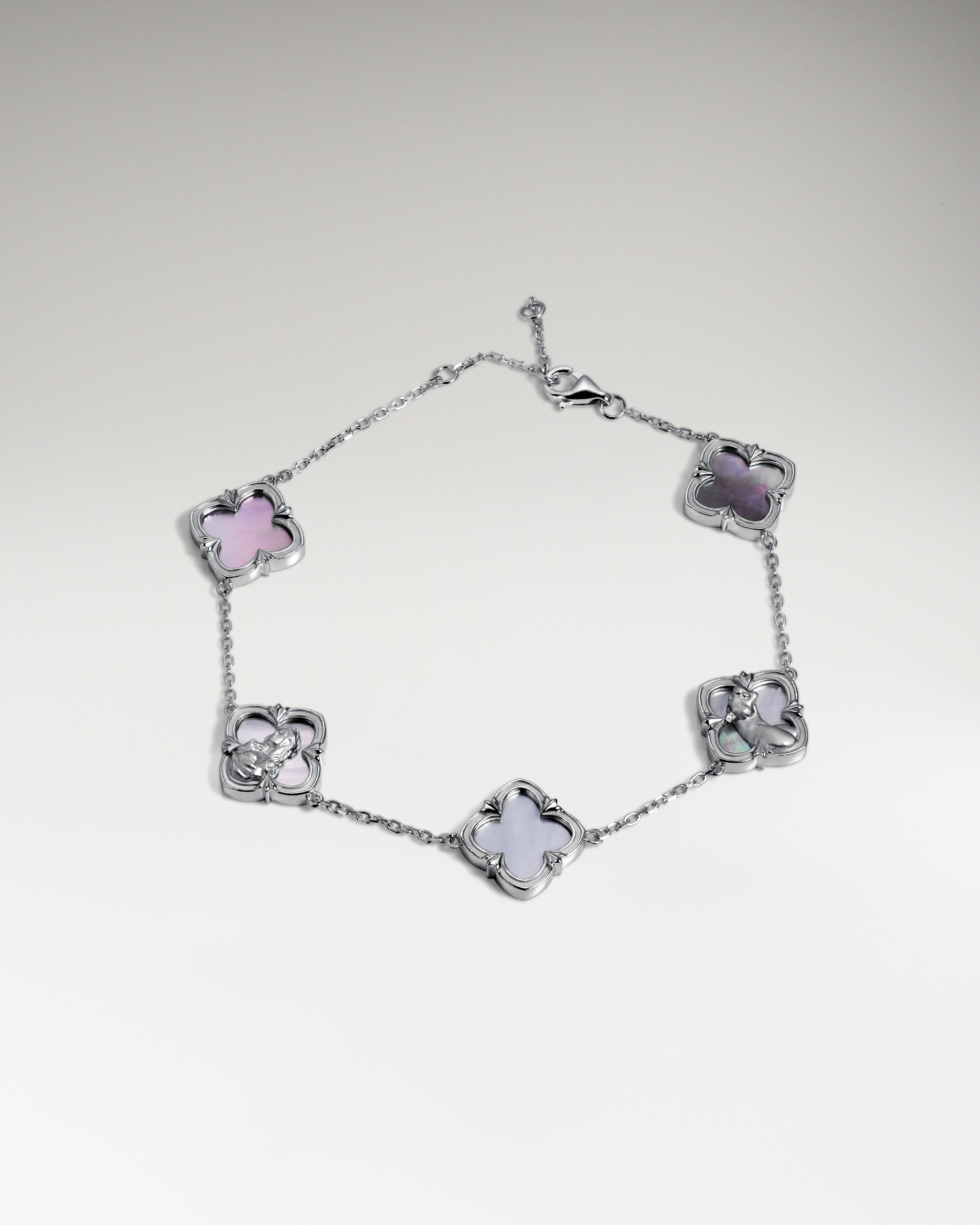 メープル リーフ マスク スタッド ピアス (スターリング シルバー)