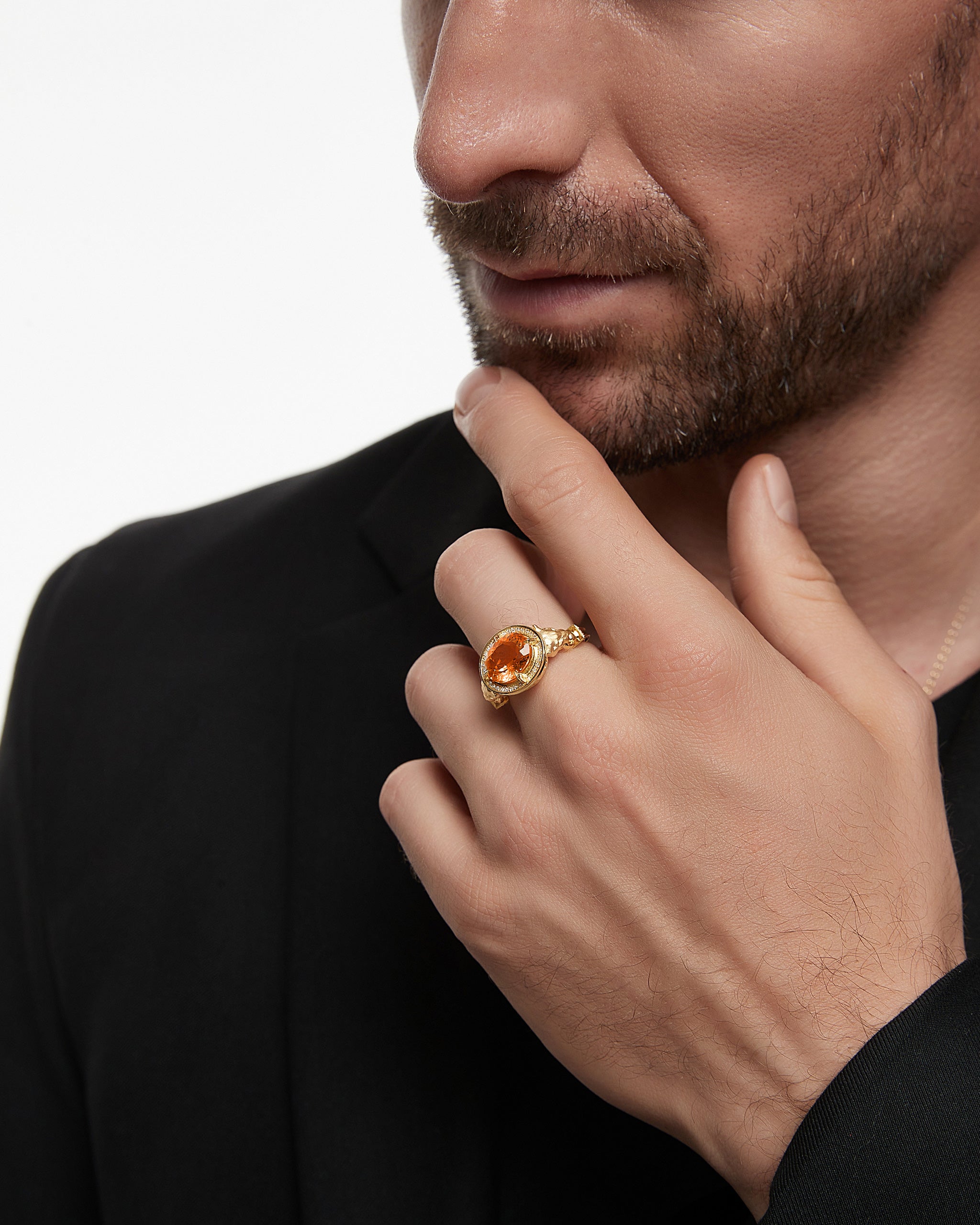 スペサルタイト ガーネットとダイヤモンドをあしらったゴールドのサバンナ スピリット リング