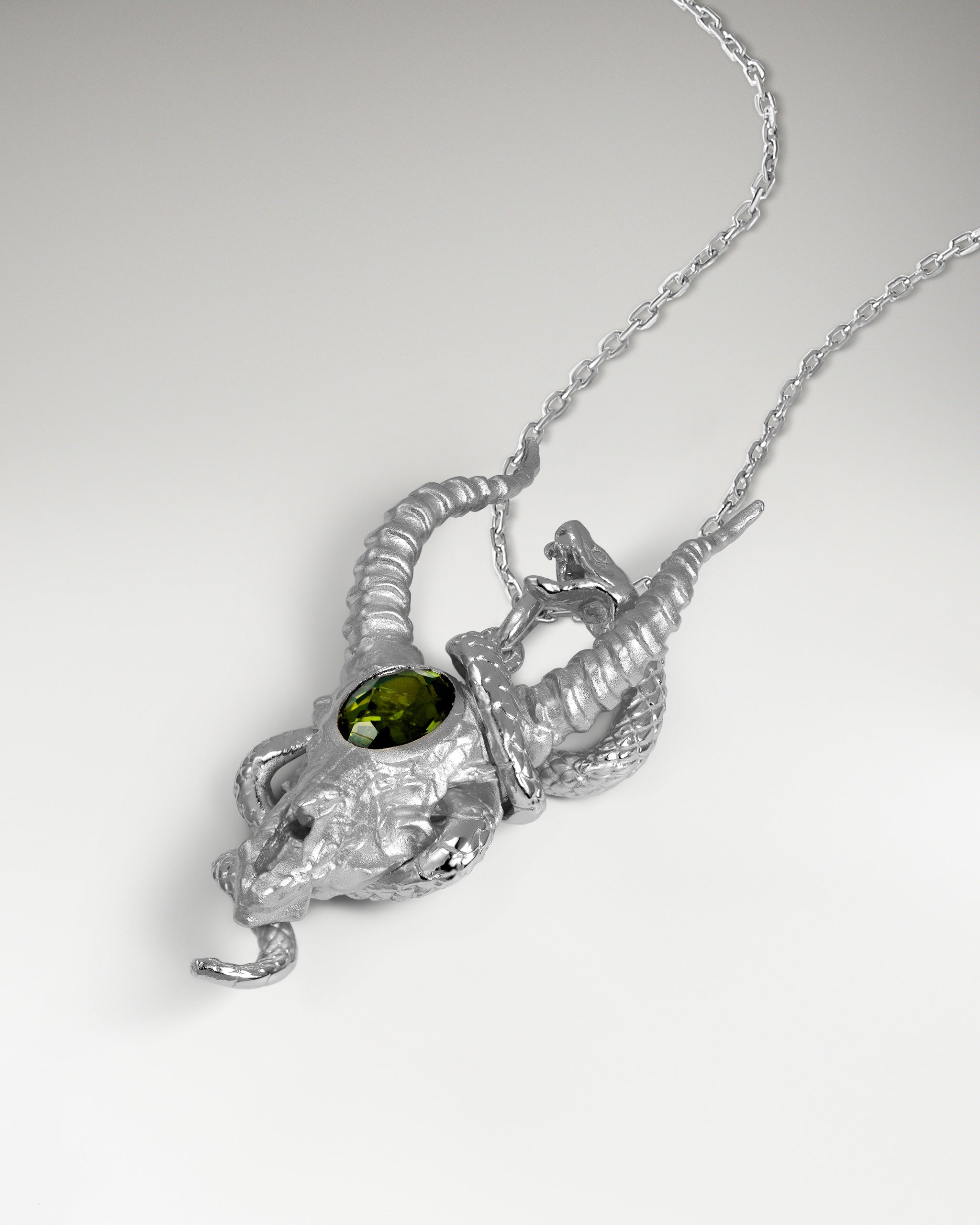 ワイルドウィスパーペンダントネックレス(スターリングシルバー・ガーネット付き)