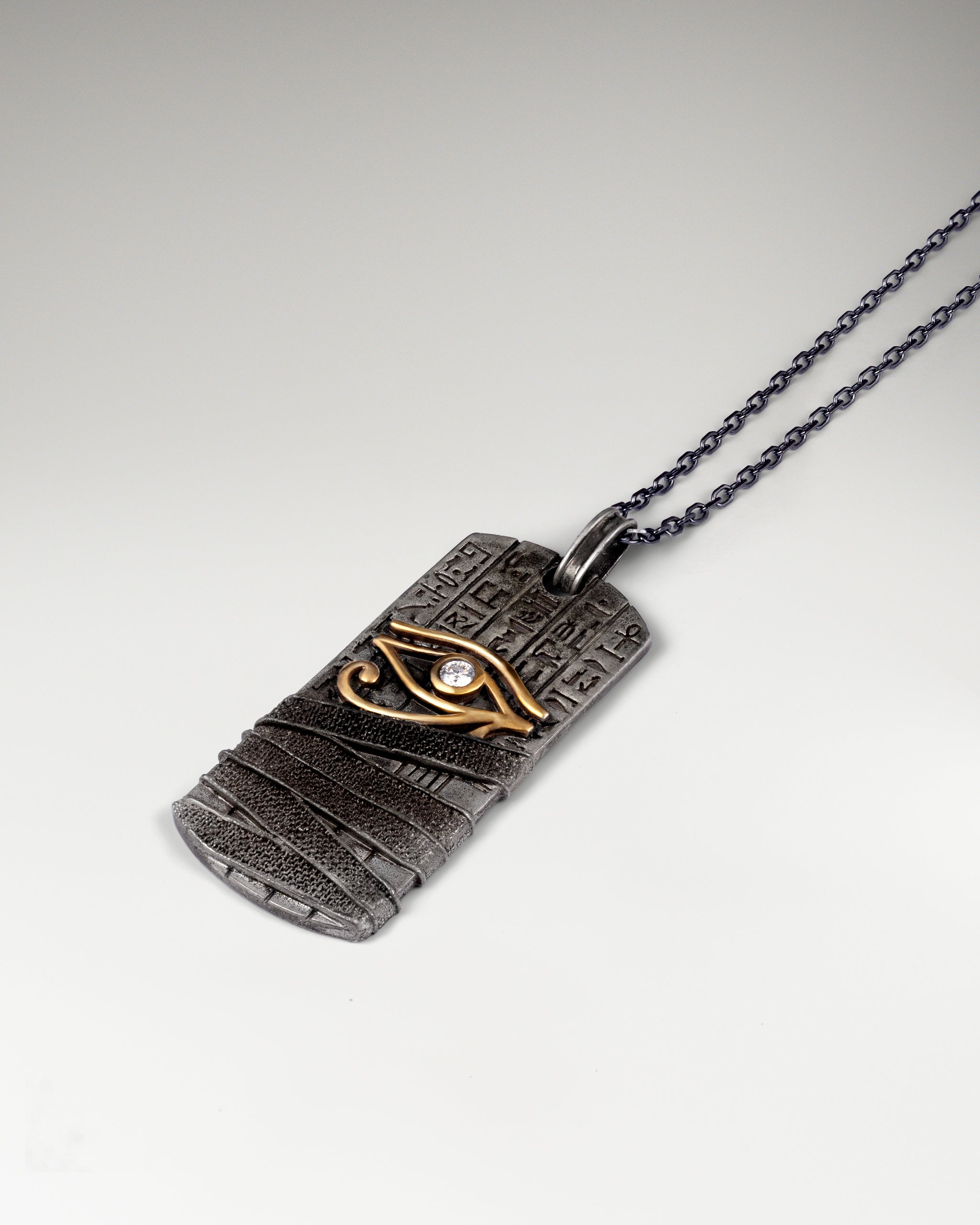 Anillo salvaje en plata de ley y ágata negra con moissanita