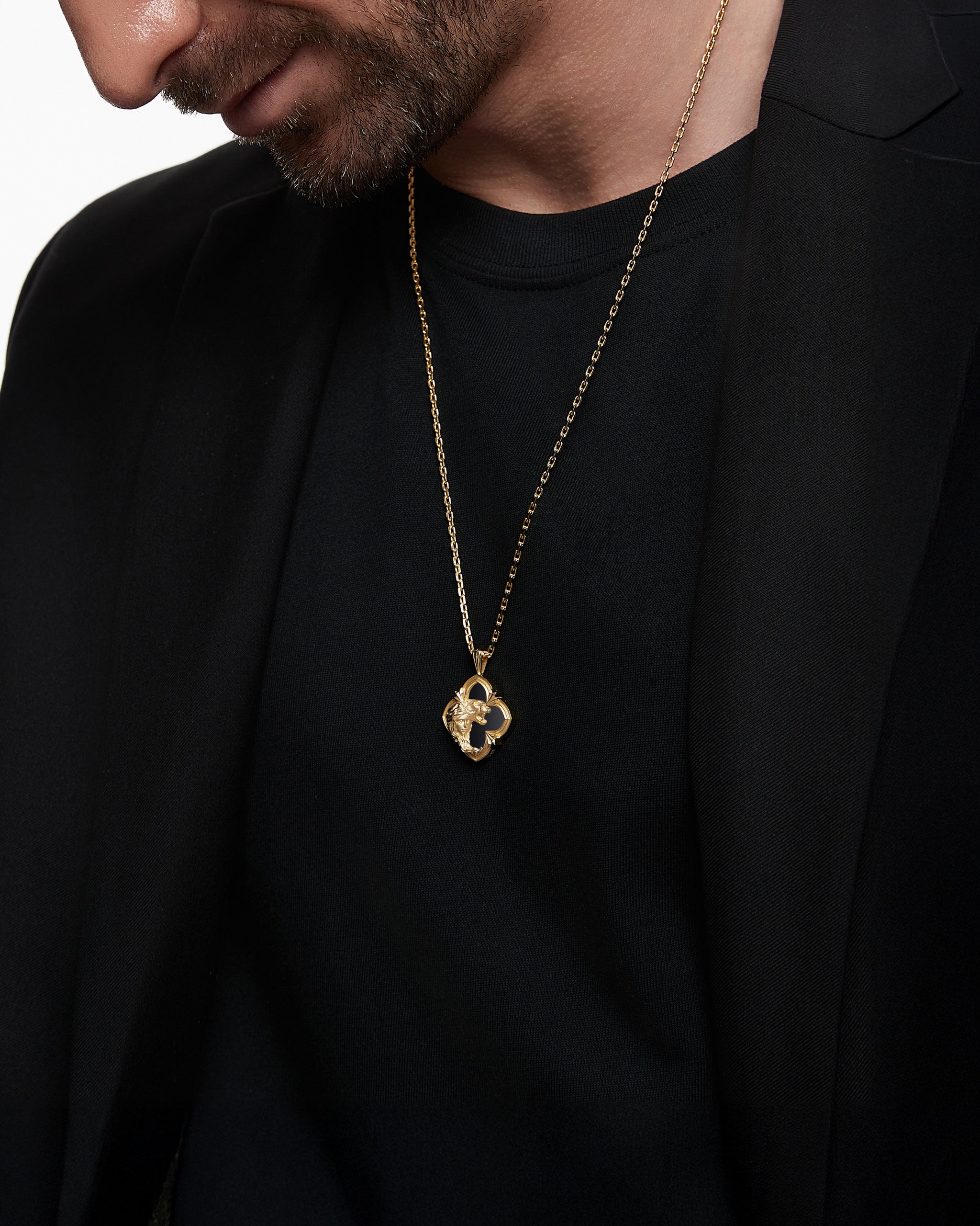 ブラックメノウを使用したゴールドのワイルドエンカウンターペンダントネックレス