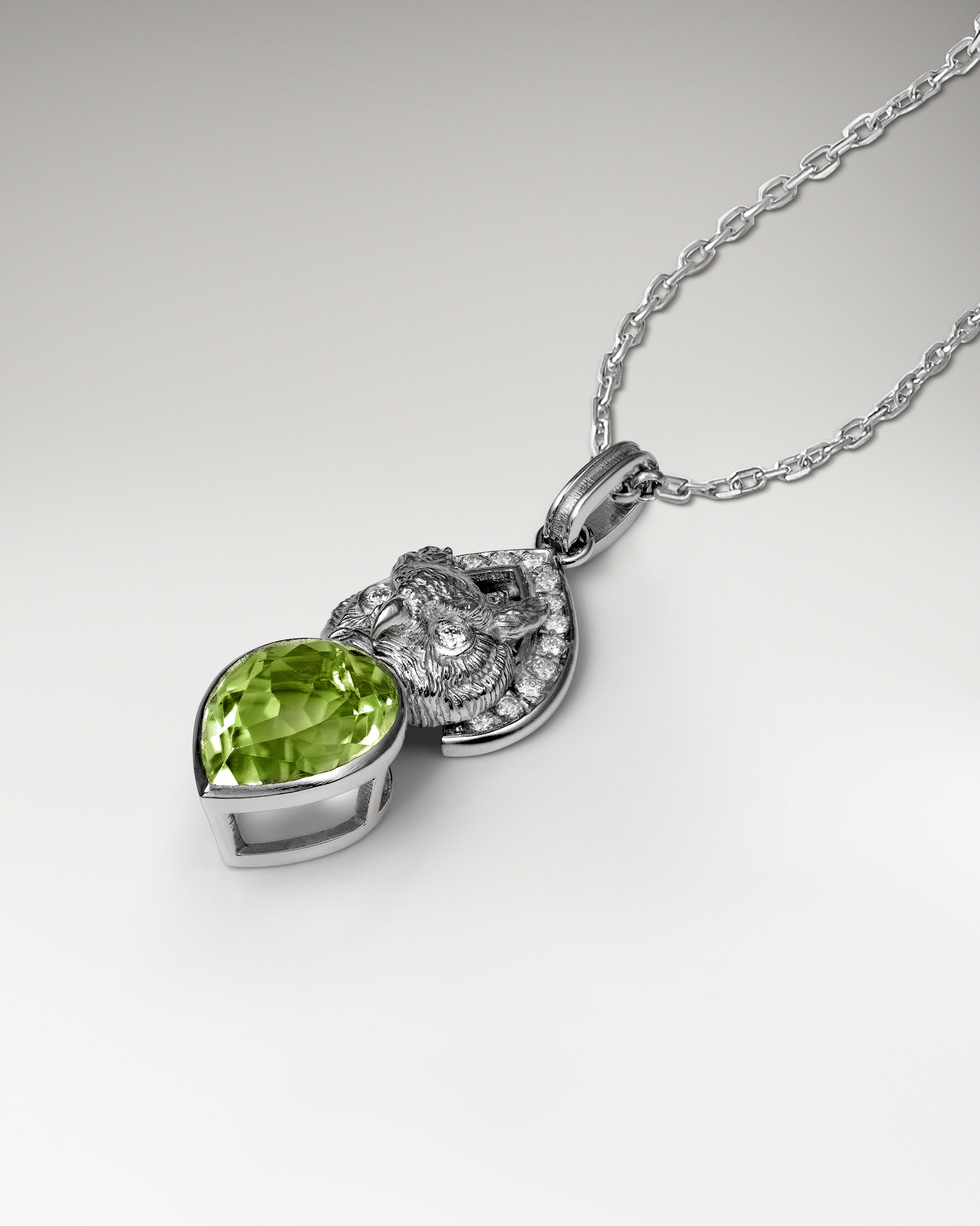 ブルートパーズ付きスターリングシルバー製『ウィズダムオウル』ネックレス