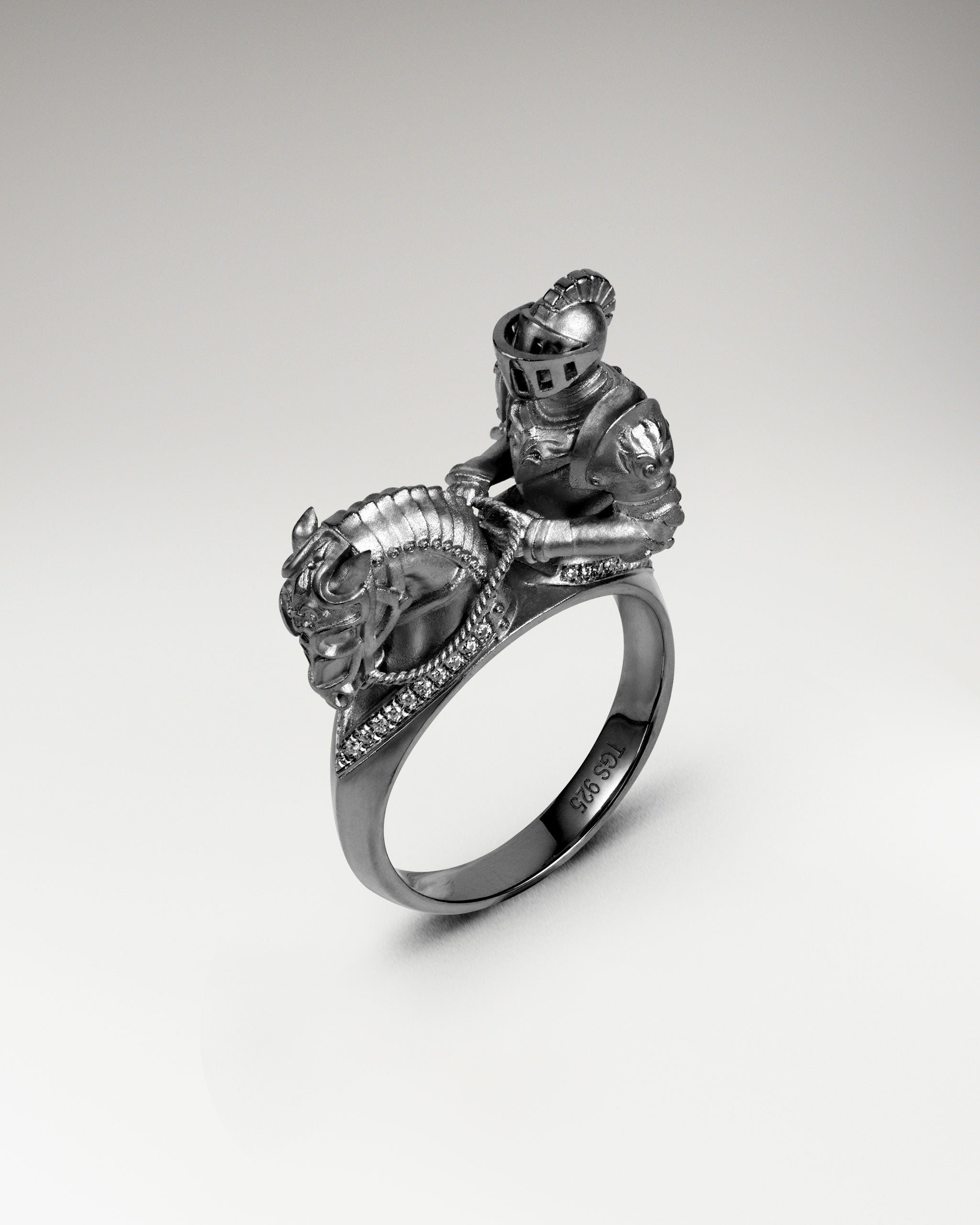 イエローシトリンとモアッサナイトをあしらったスターリングシルバーのサバンナ スピリット リング