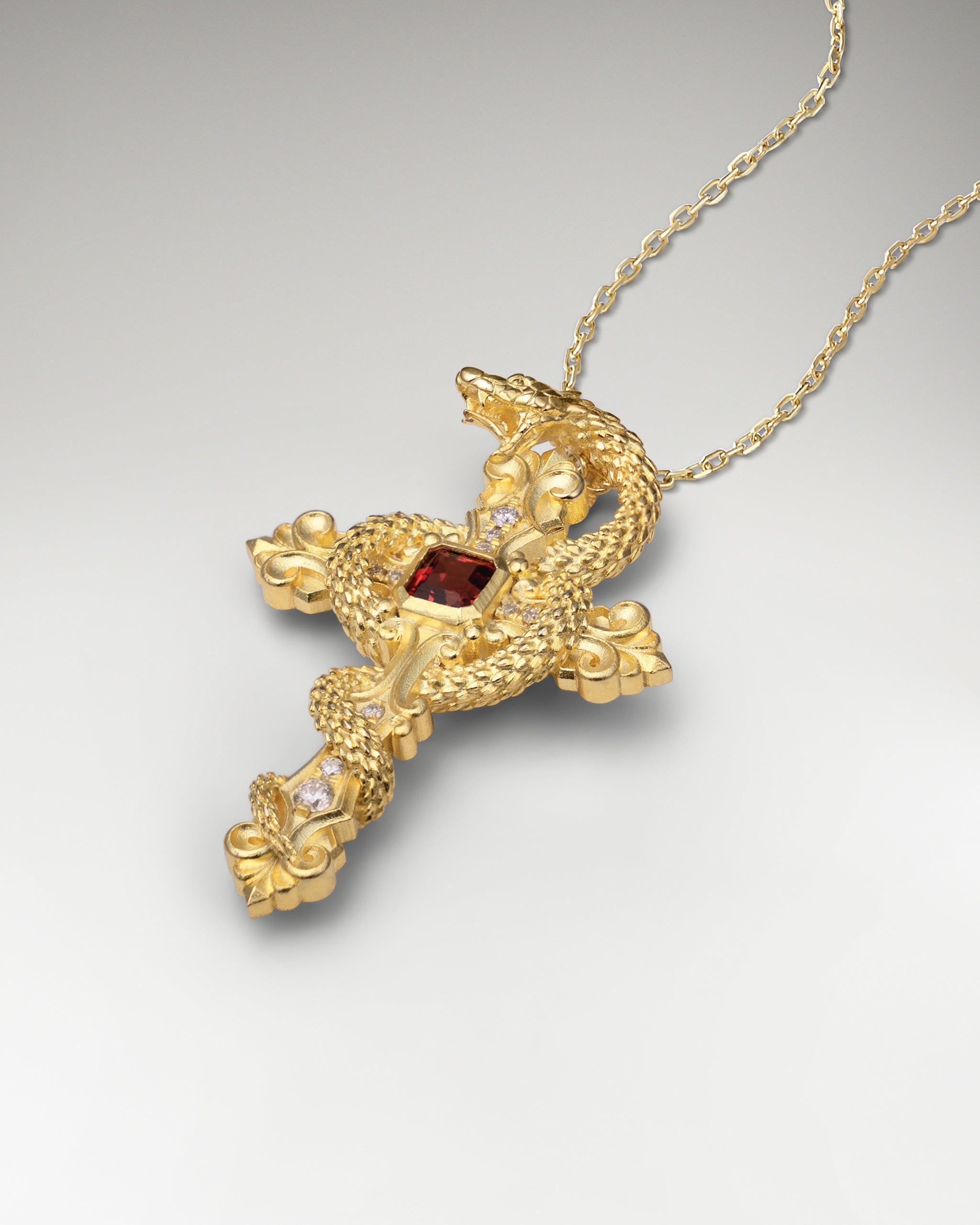 ガーネットをあしらったスターリングシルバーの禁断のペンダントネックレス