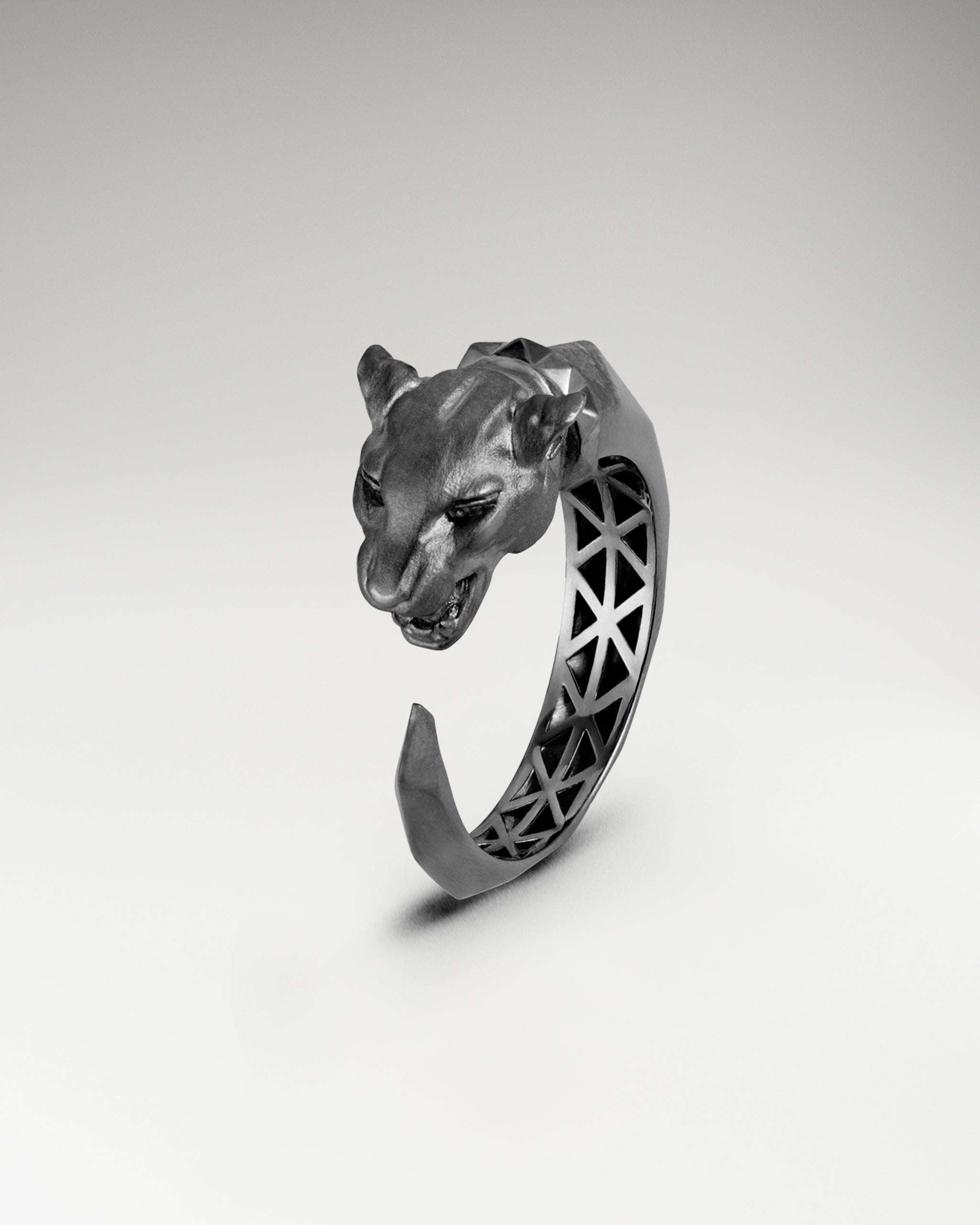 イエローシトリンとモアッサナイトをあしらったスターリングシルバーのサバンナ スピリット リング