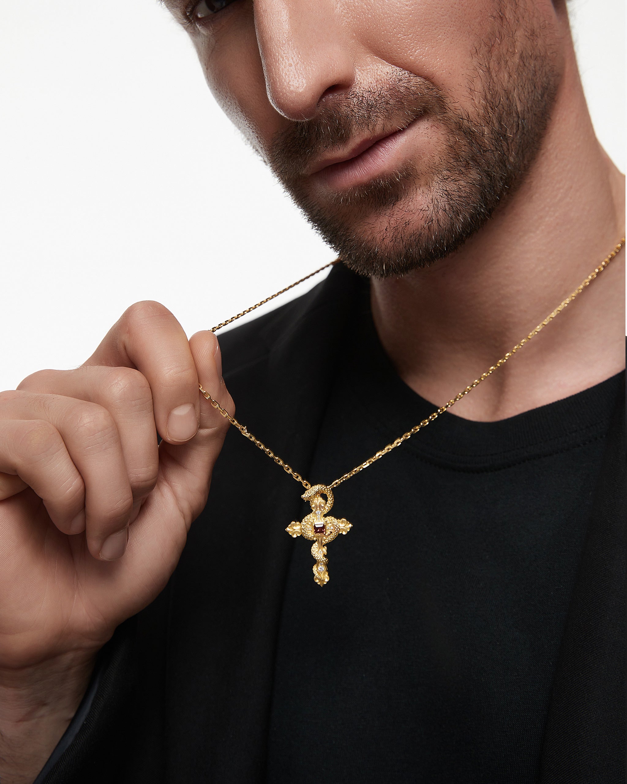 ガーネットをあしらったスターリングシルバーの禁断のペンダントネックレス