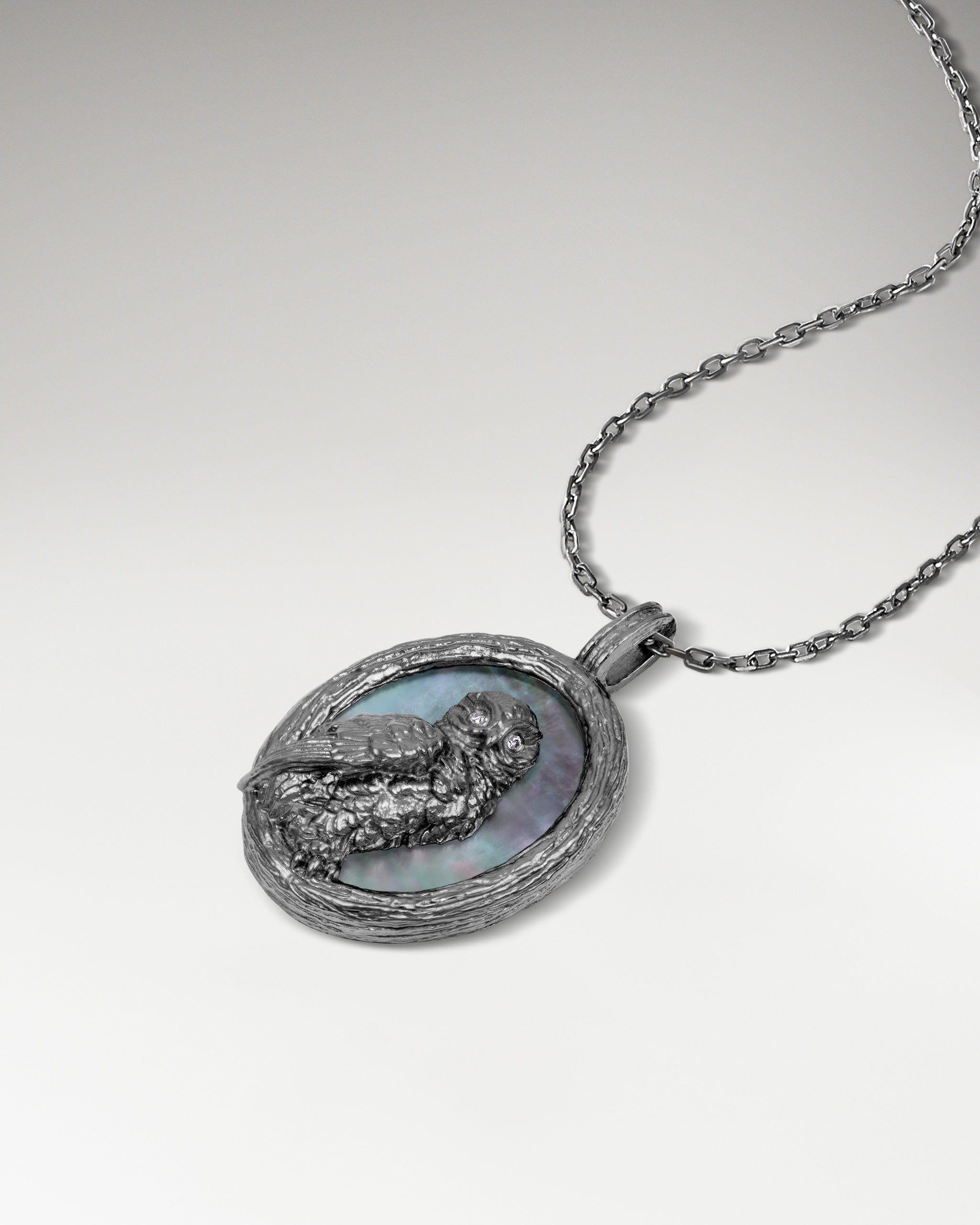 Collar de elfo del bosque en plata de ley con nácar negro