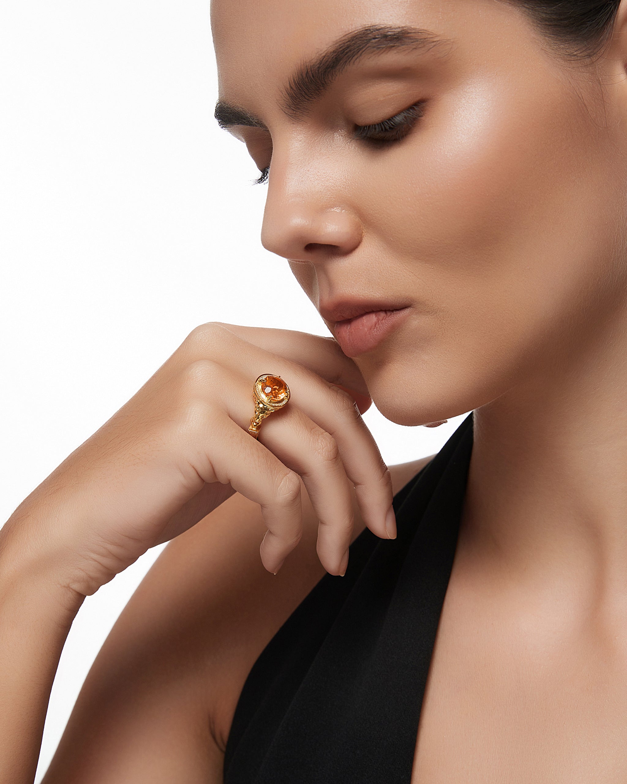 スペサルタイト ガーネットとダイヤモンドをあしらったゴールドのサバンナ スピリット リング