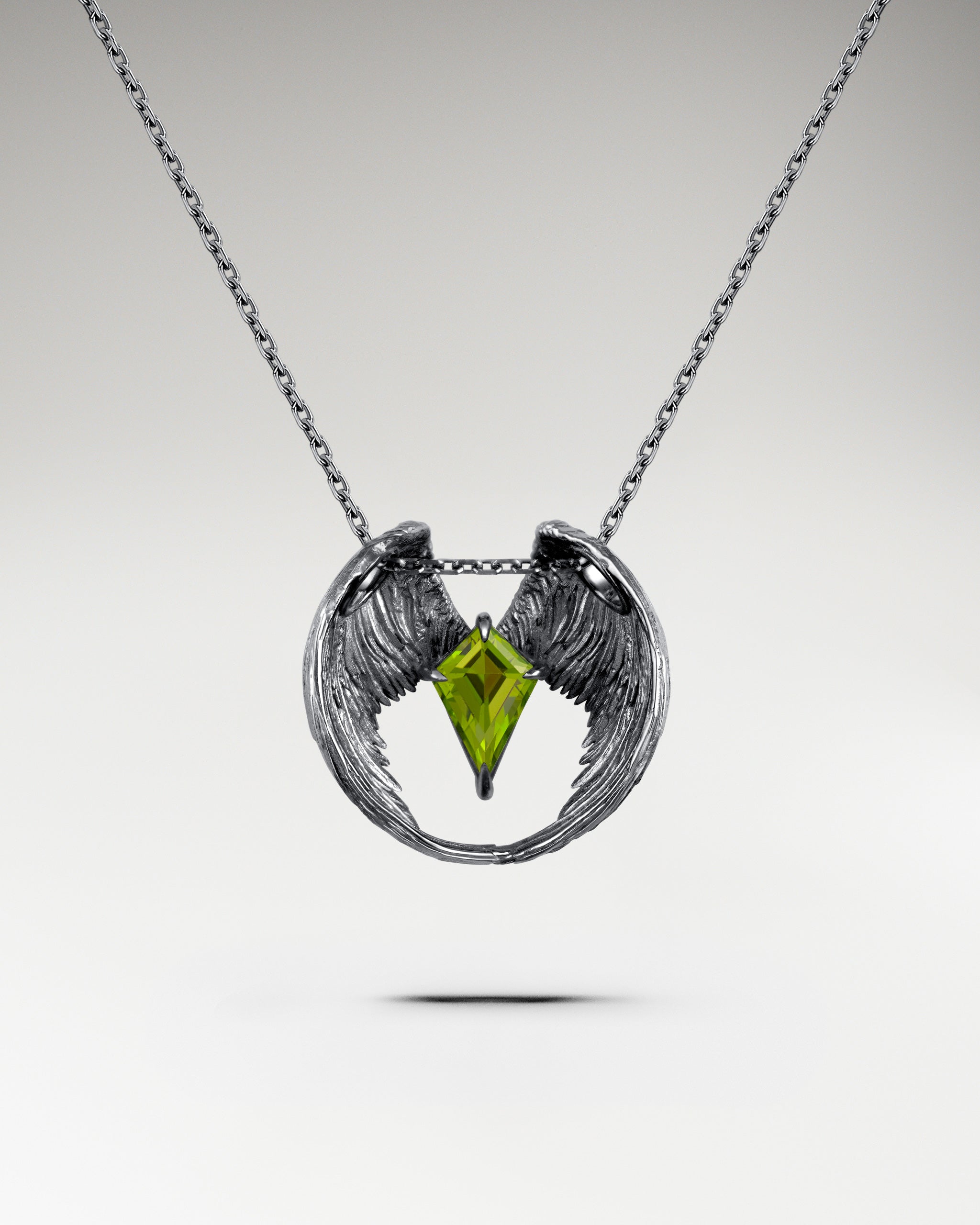 アメジスト付きスターリングシルバーの騎士の翼ペンダント