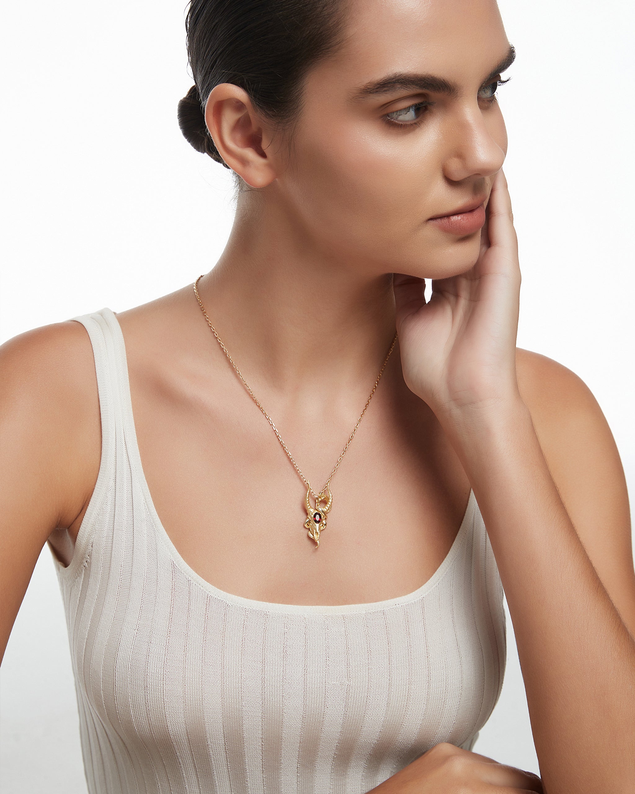 ブルートパーズ付きスターリングシルバーのガーディアンエンジェルネックレス