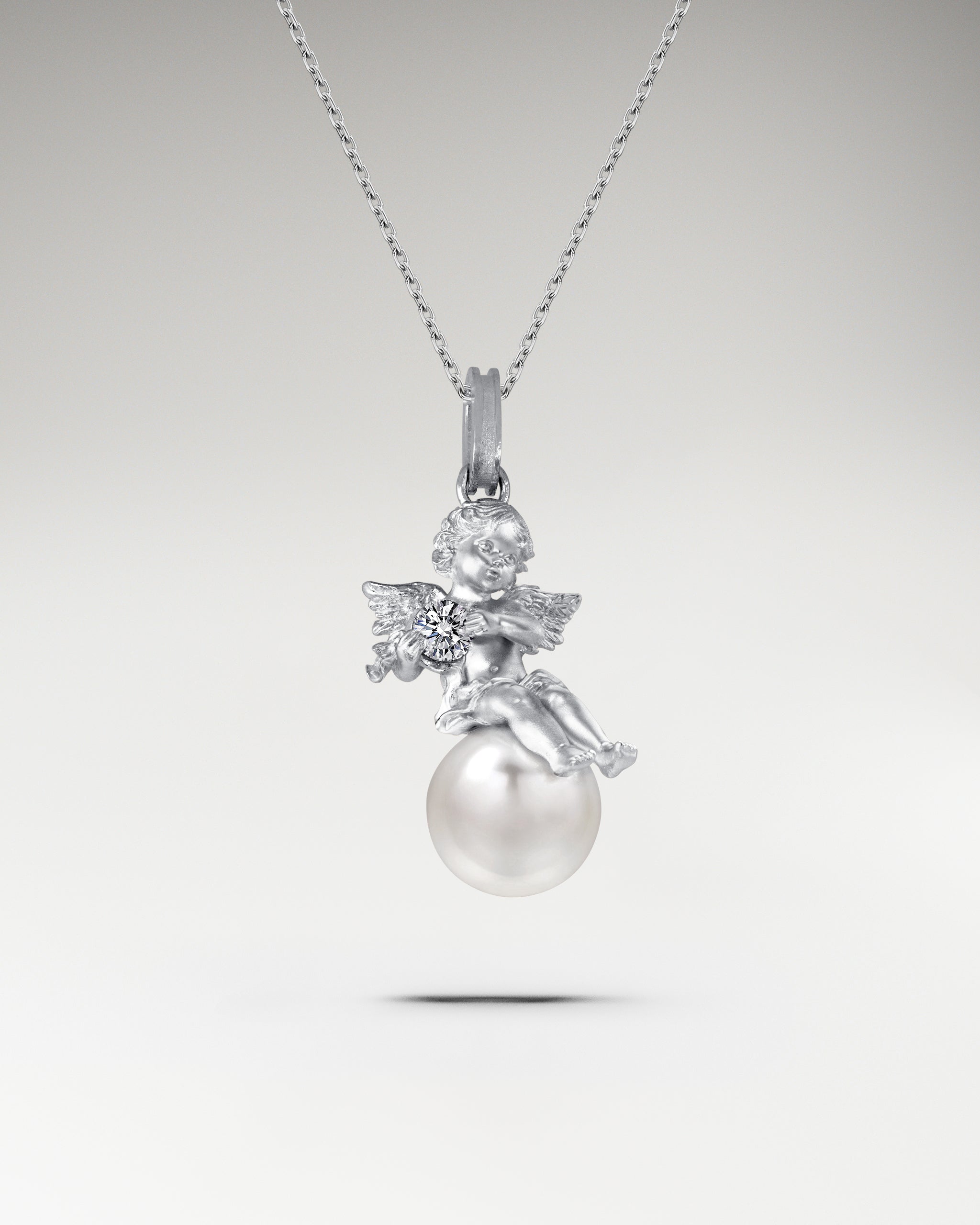 トパーズ付きスターリングシルバーのキューピッドペンダントネックレス