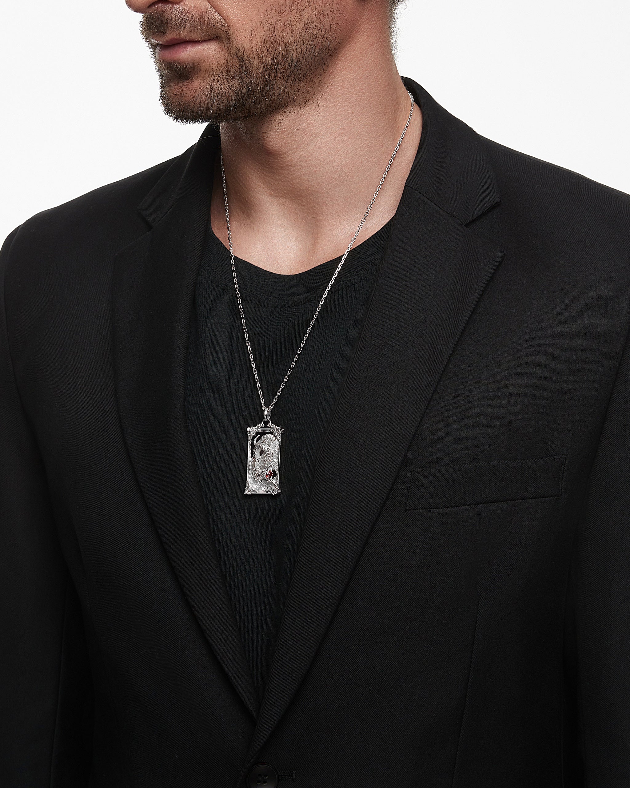 Le collier pendentif interdit en argent sterling avec grenat