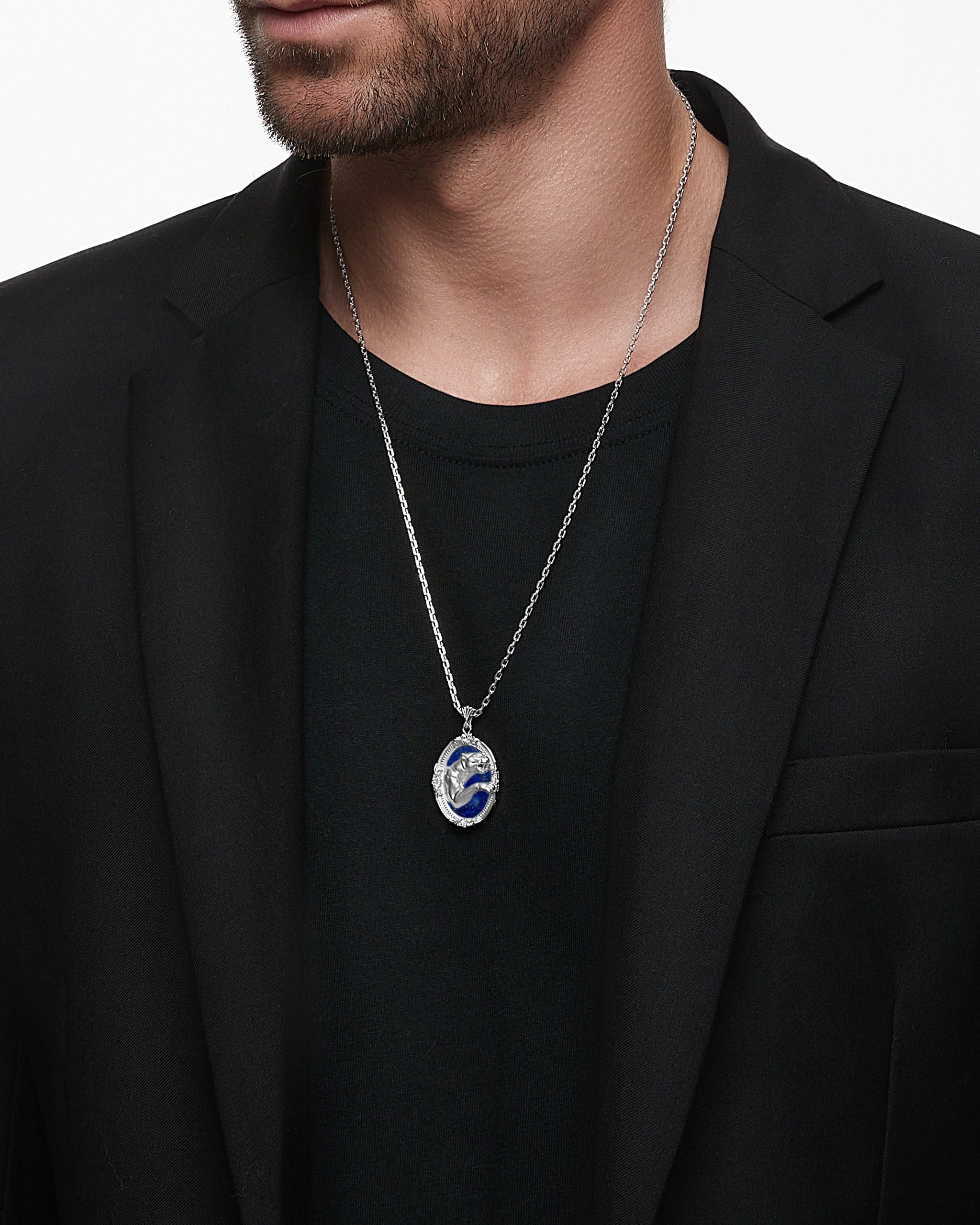 ラピスラズリをあしらったスターリングシルバーのサバンナ スピリット ペンダント