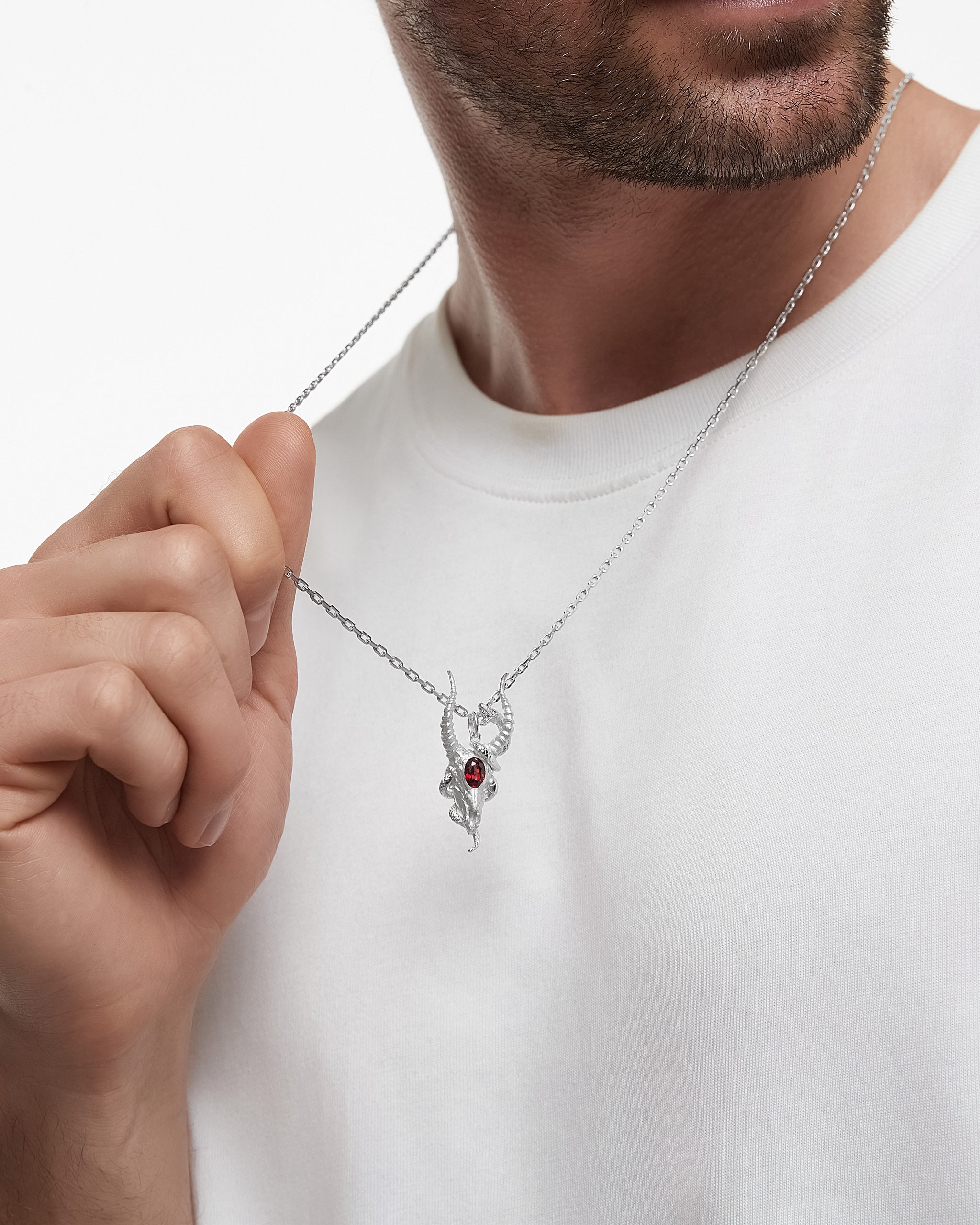 ブルートパーズ付きスターリングシルバーのガーディアンエンジェルネックレス