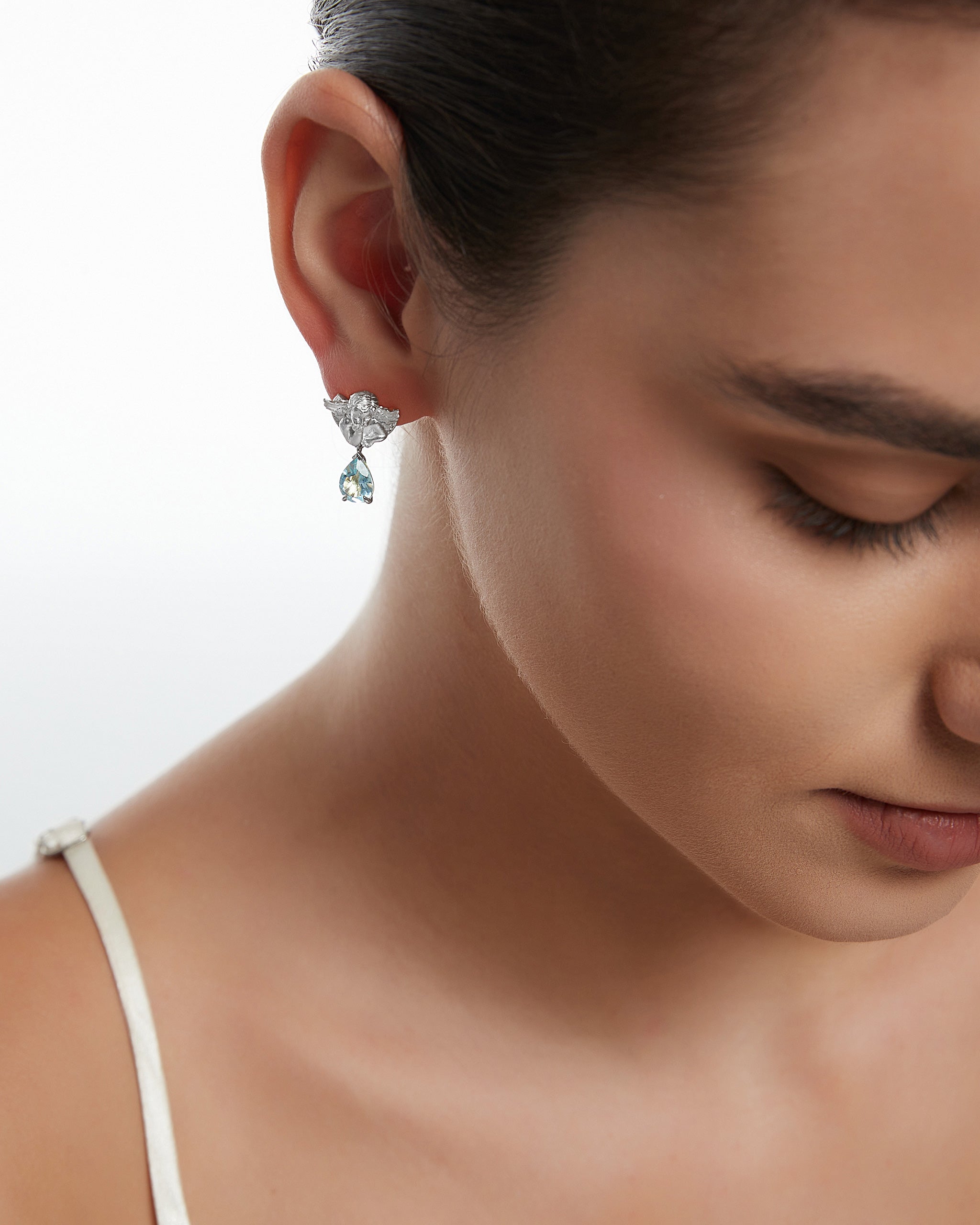 Boucles d'oreilles pendantes Cupidon en argent sterling avec topaze