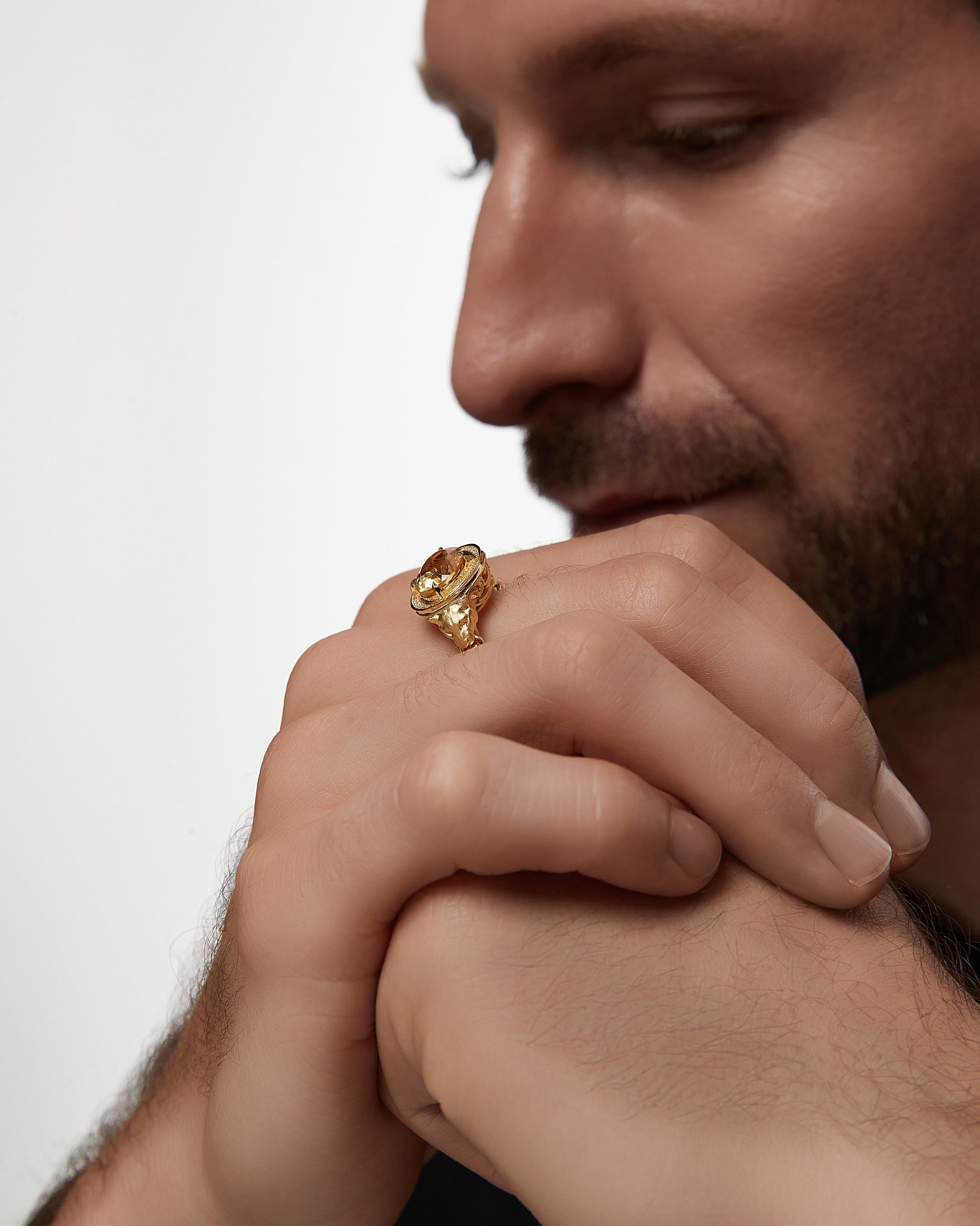 イエローシトリンとモアッサナイトをあしらったスターリングシルバーのサバンナ スピリット リング