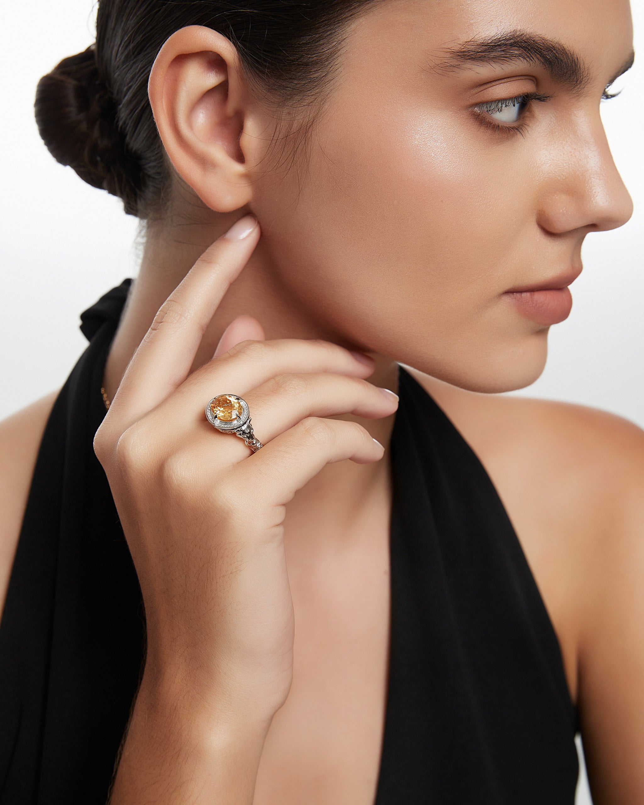 イエローシトリンとモアッサナイトをあしらったスターリングシルバーのサバンナ スピリット リング