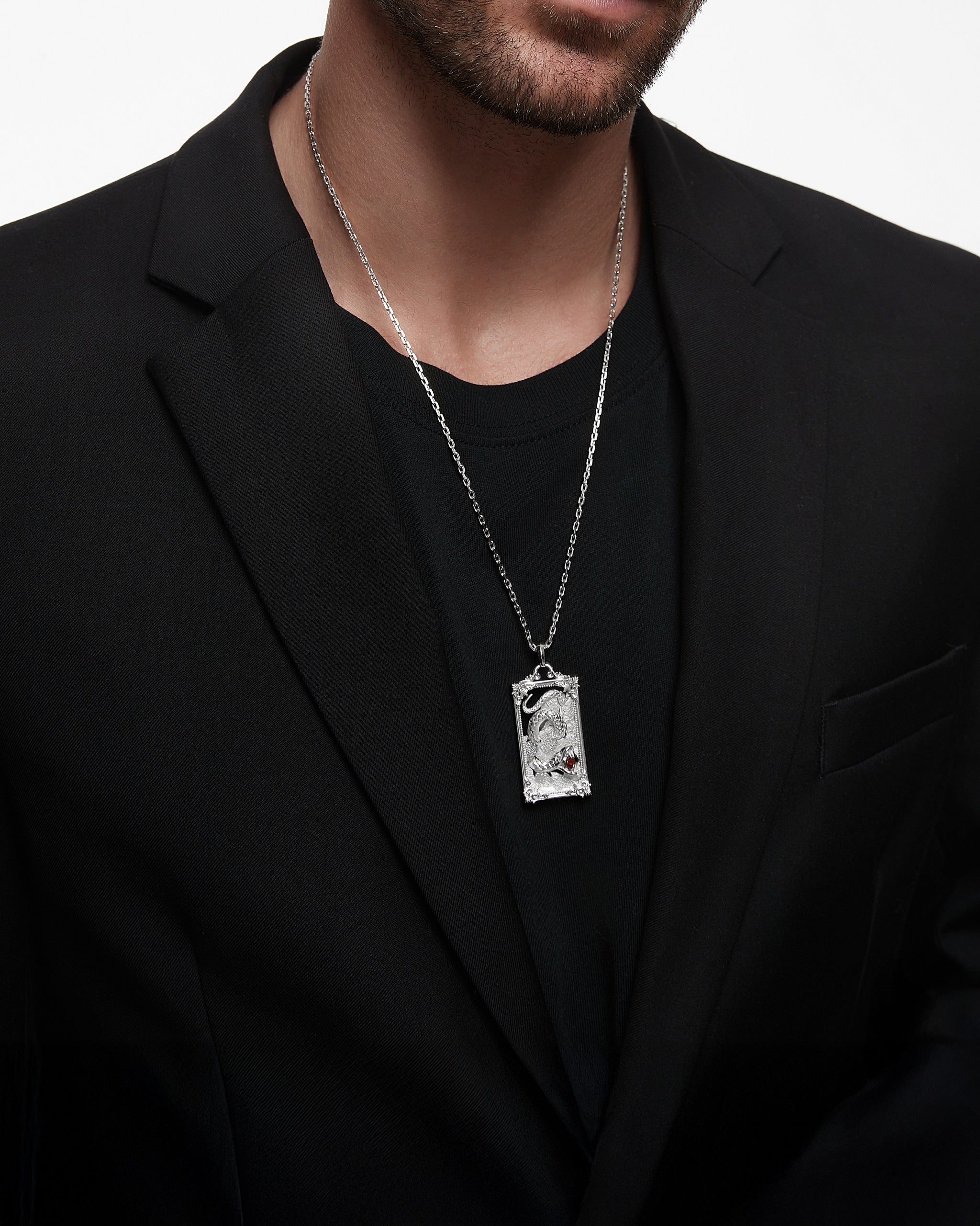 Le collier pendentif interdit en argent sterling avec grenat