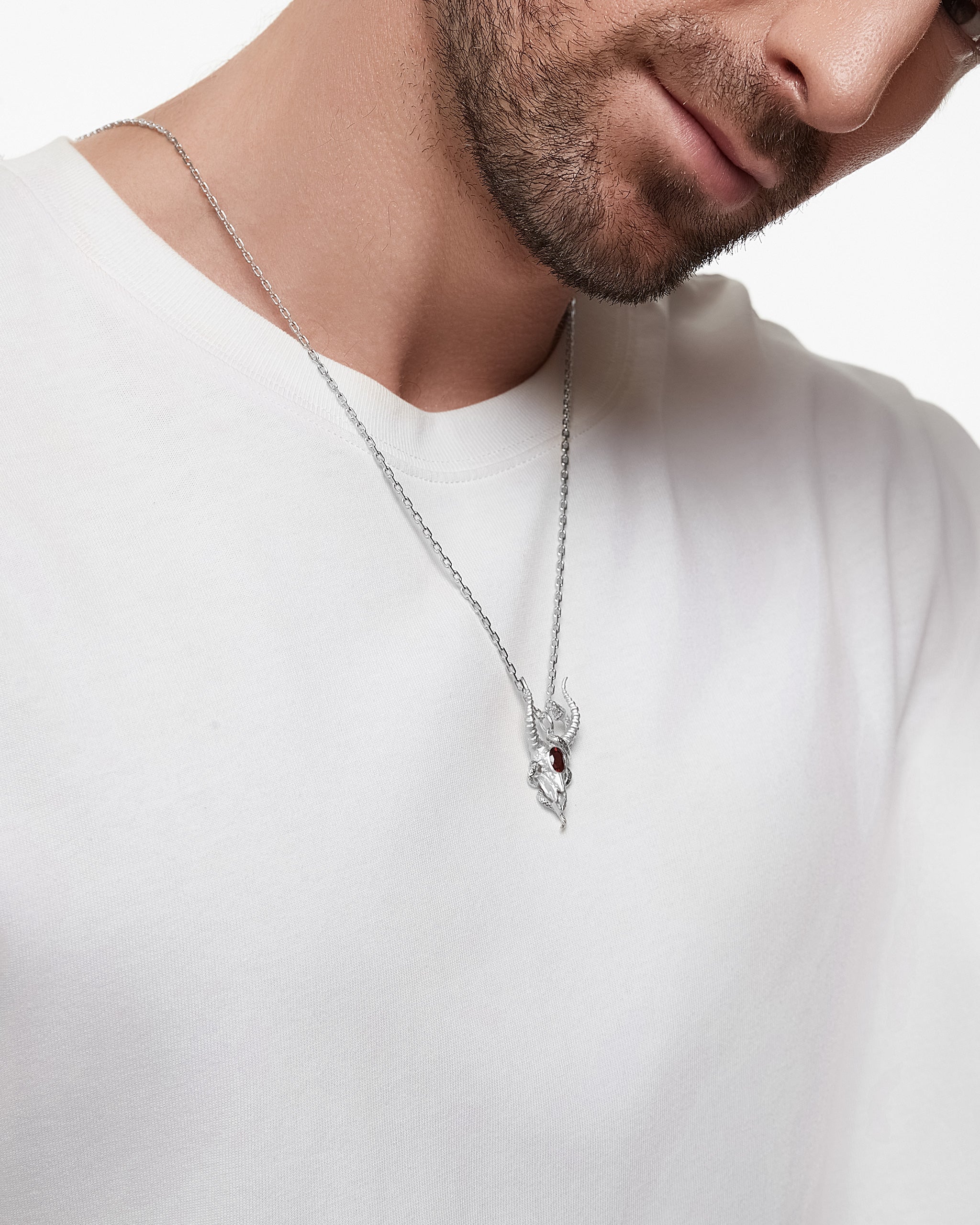 ブルートパーズ付きスターリングシルバーのガーディアンエンジェルネックレス