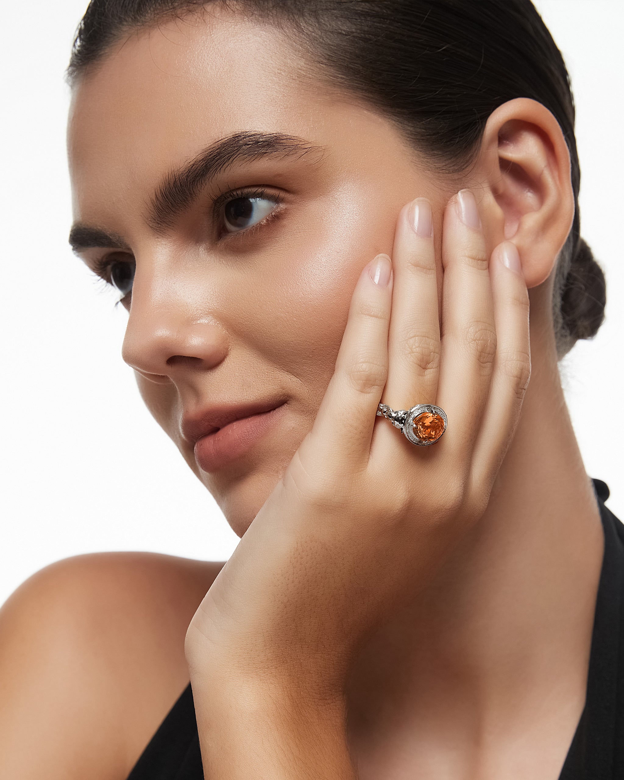 スペサルタイト ガーネットとダイヤモンドをあしらったゴールドのサバンナ スピリット リング