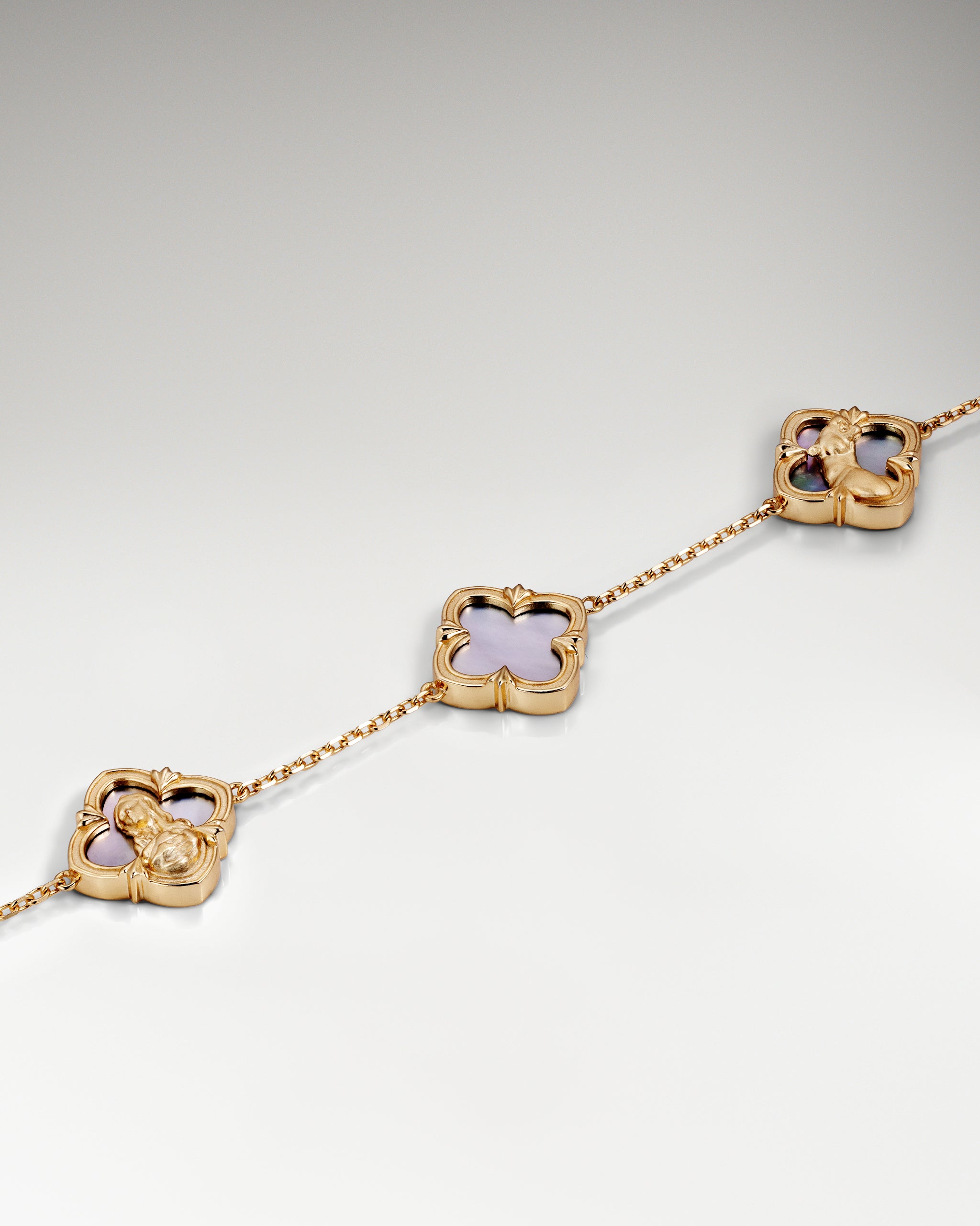 メープル リーフ マスク スタッド ピアス (スターリング シルバー)