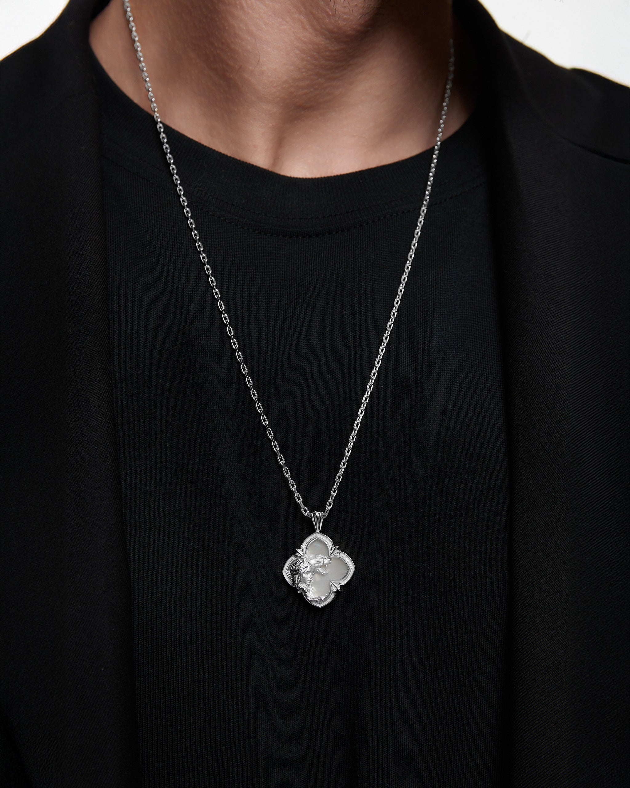 真珠層付きスターリングシルバーのワイルド エンカウンター ペンダント ネックレス