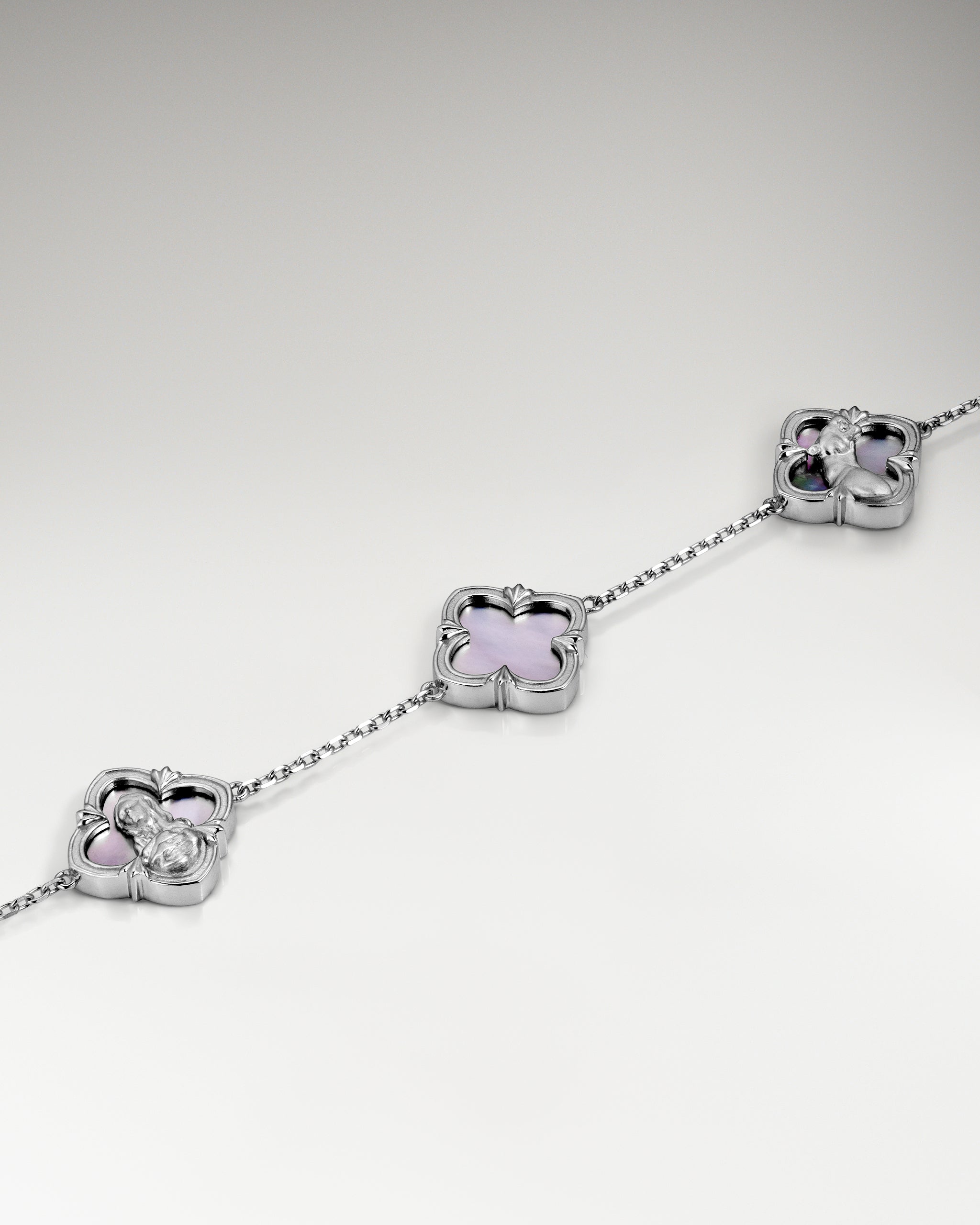 メープル リーフ マスク スタッド ピアス (スターリング シルバー)