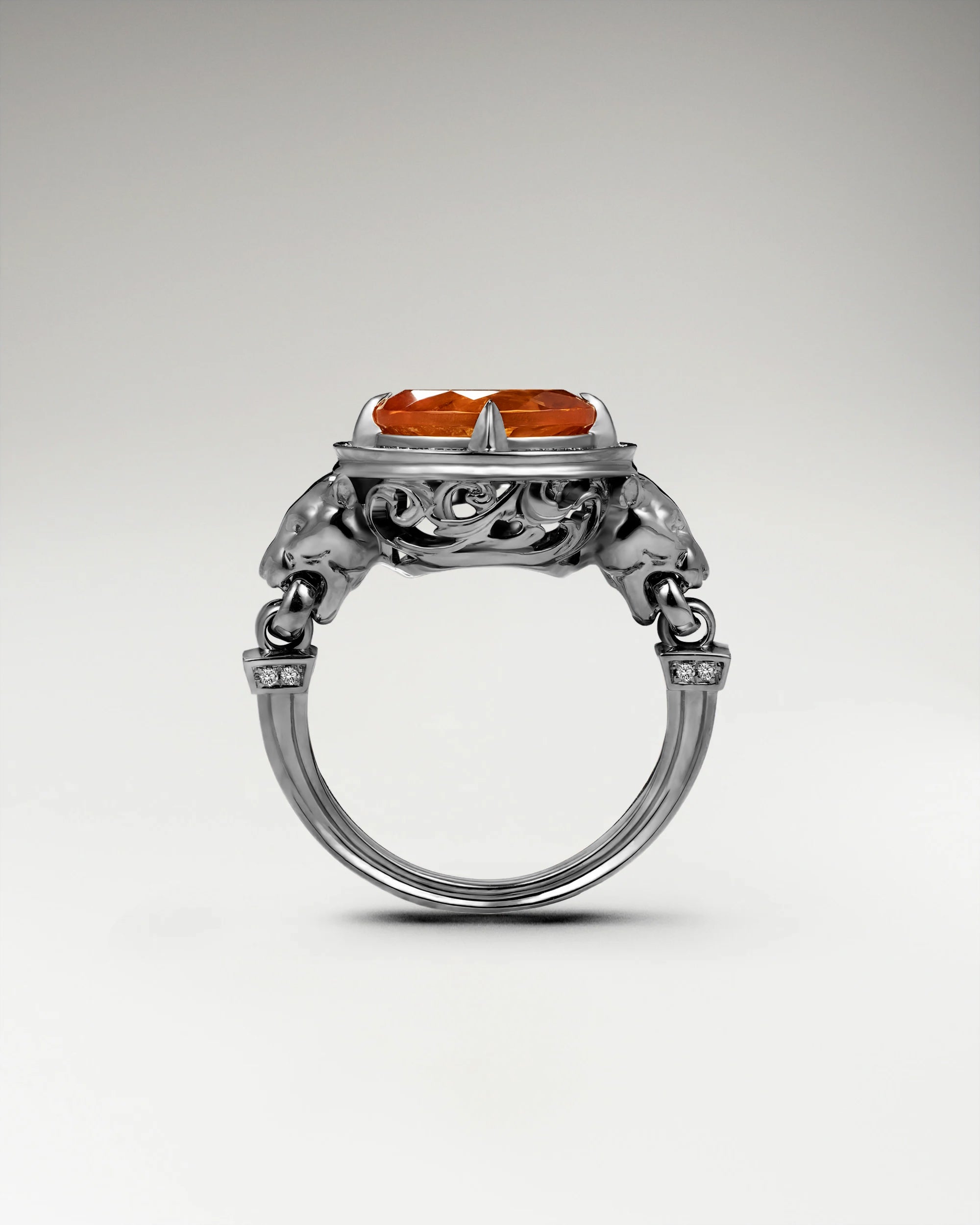 スペサルタイト ガーネットとダイヤモンドをあしらったゴールドのサバンナ スピリット リング