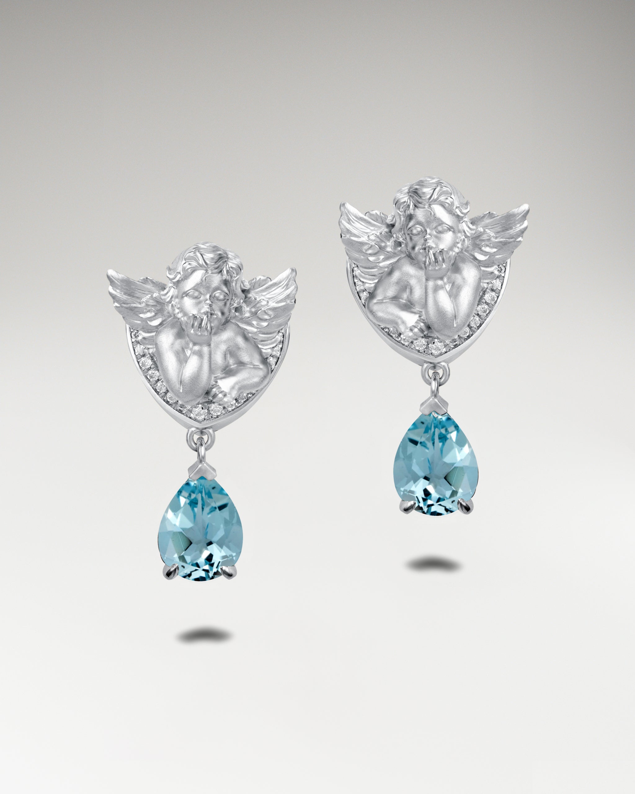 Boucles d'oreilles pendantes Cupidon en argent sterling avec topaze