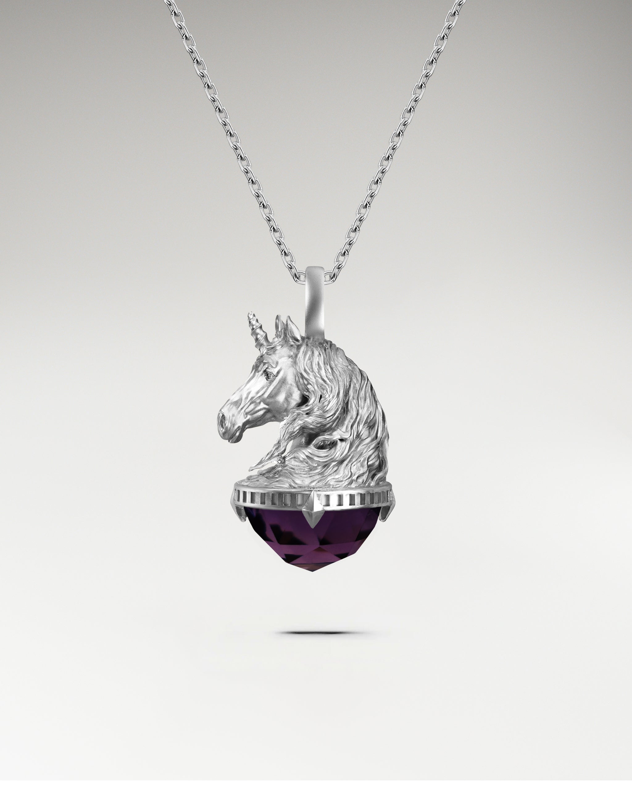 アメジストまたはプレナイトを使用したスターリングシルバーのモノケロスペンダント