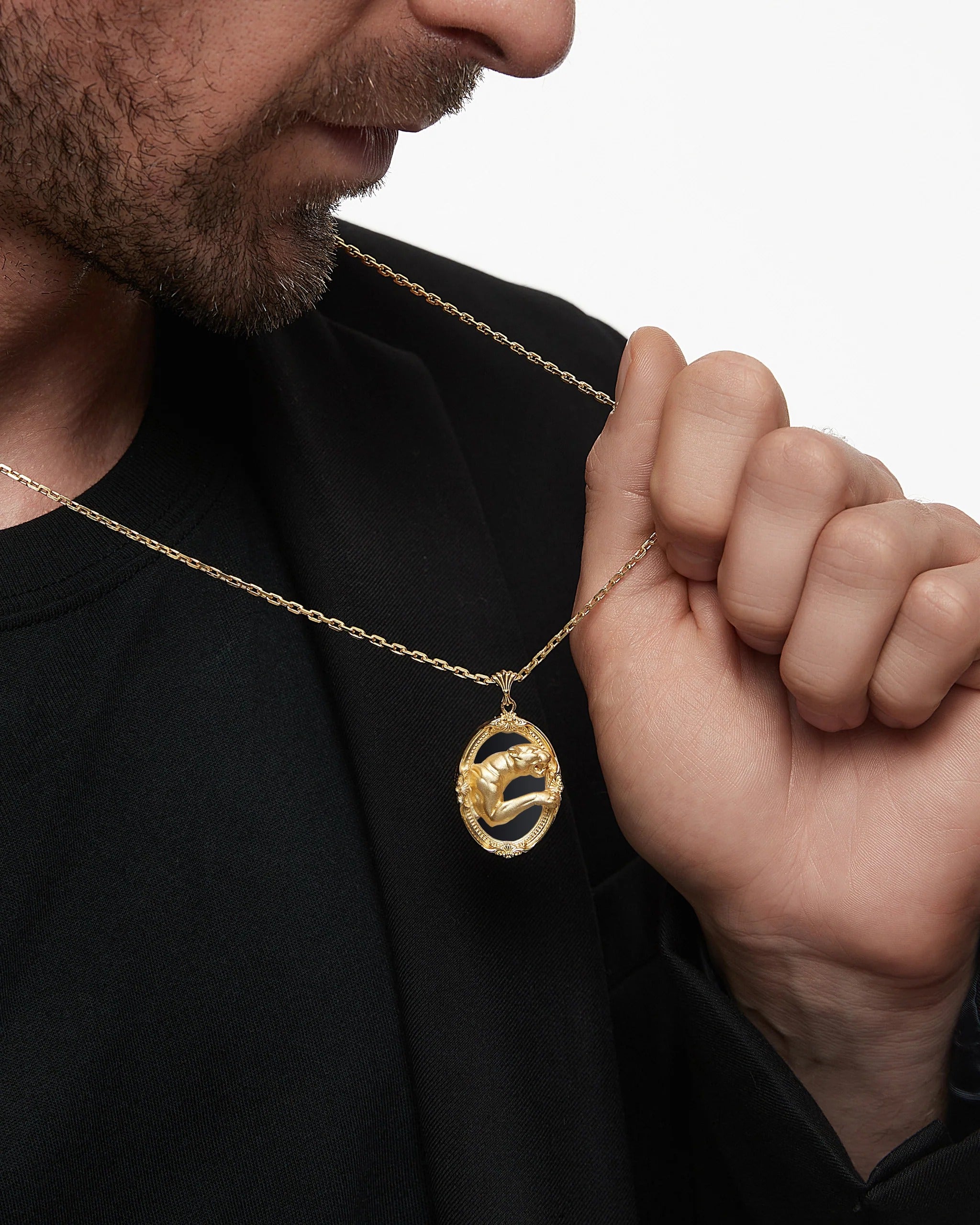 黒瑪瑙を使用したゴールドのサバンナ スピリット ペンダント