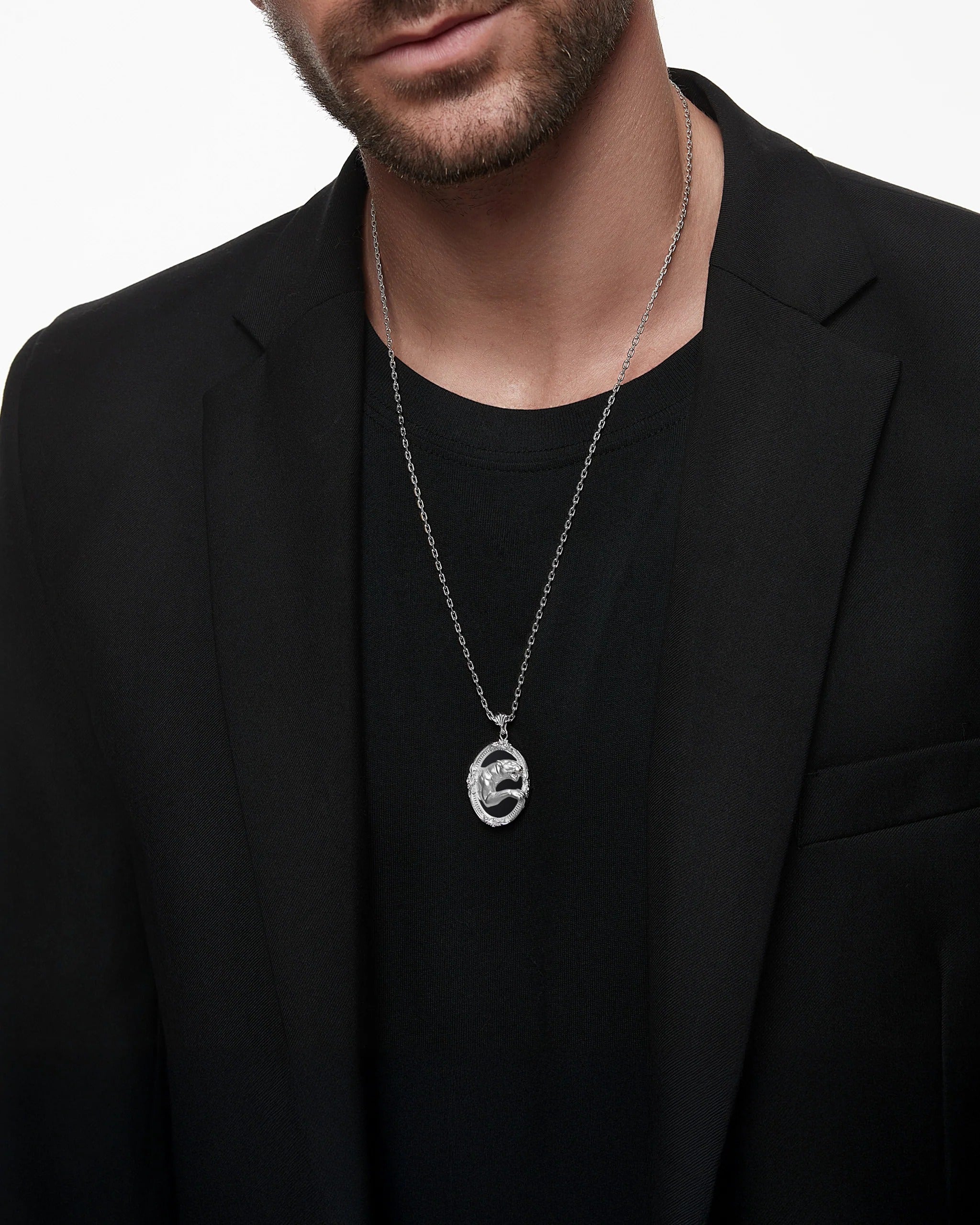 黒瑪瑙を使用したゴールドのサバンナ スピリット ペンダント