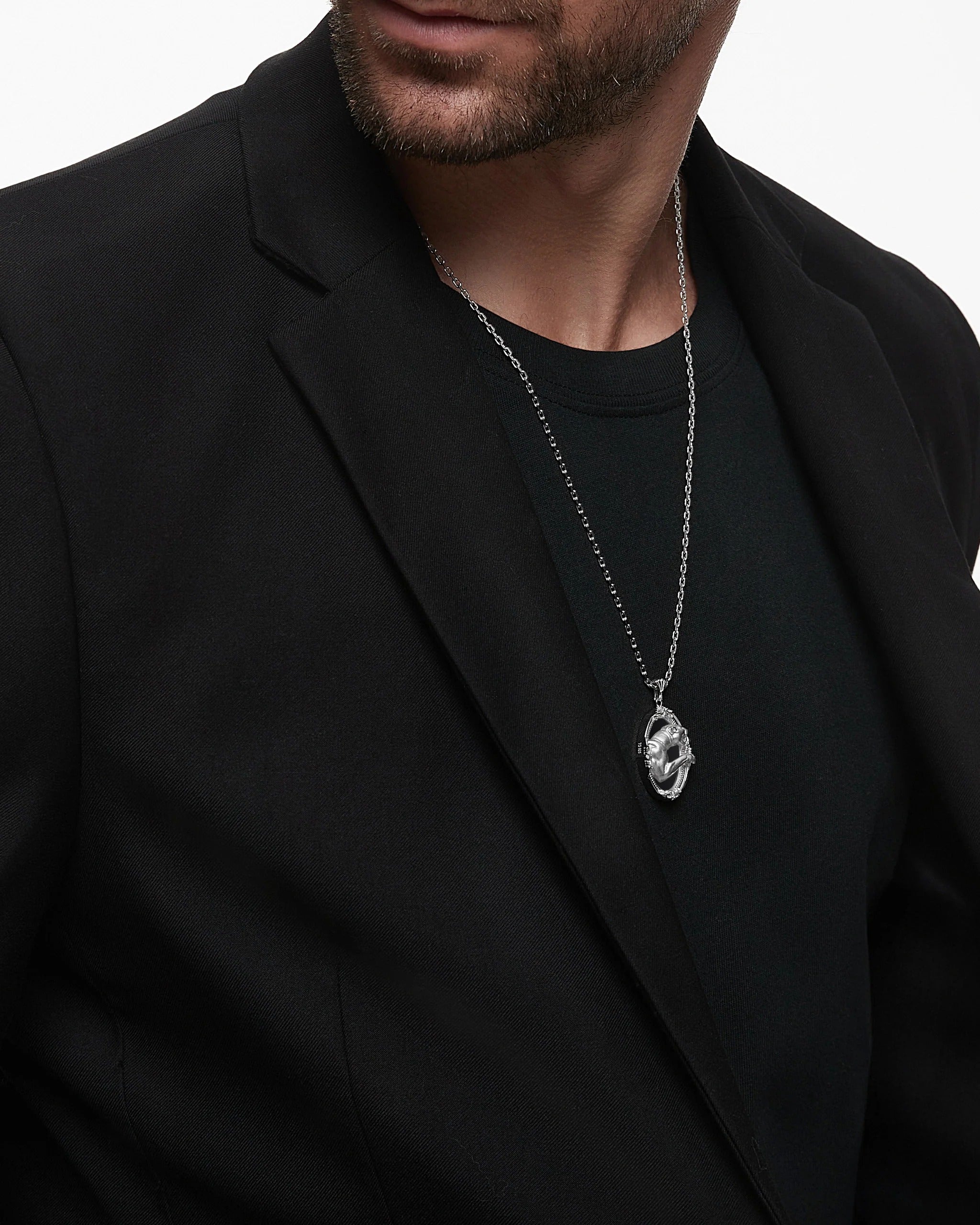 黒瑪瑙を使用したゴールドのサバンナ スピリット ペンダント