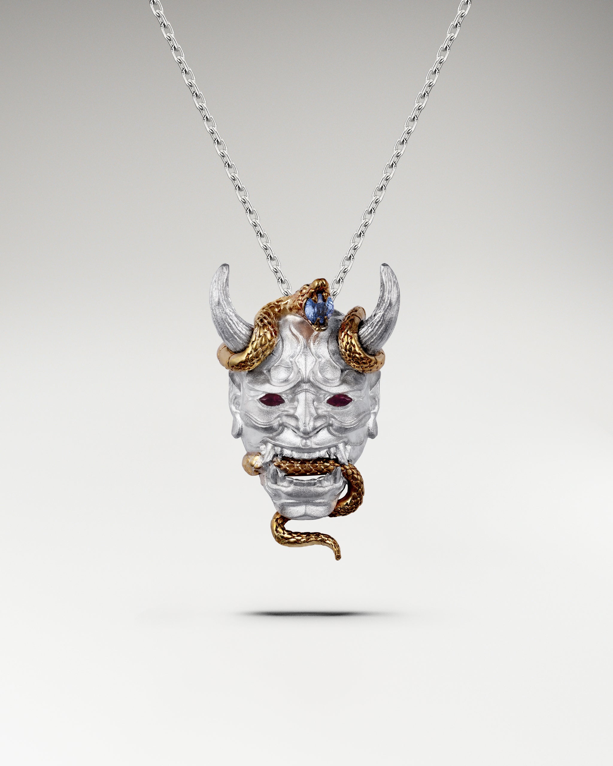 Collier pendentif masque Hannya en argent sterling avec rubis