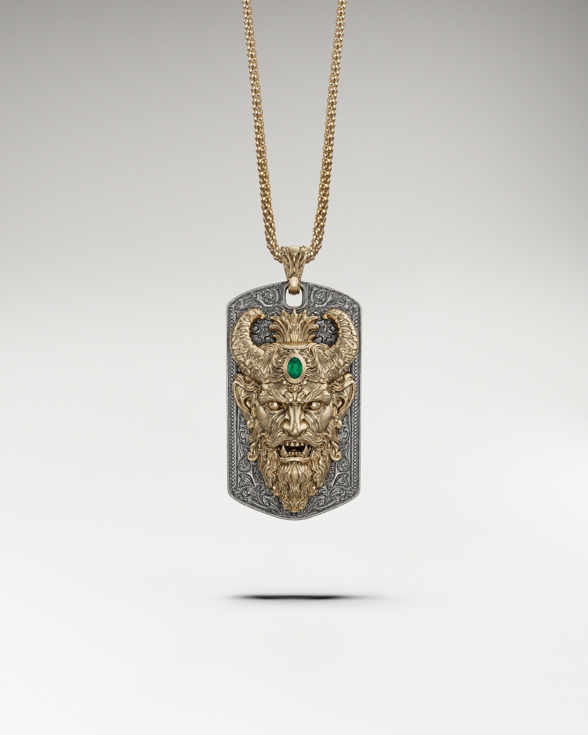 Pendente con dog tag Satan in argento sterling con smeraldo