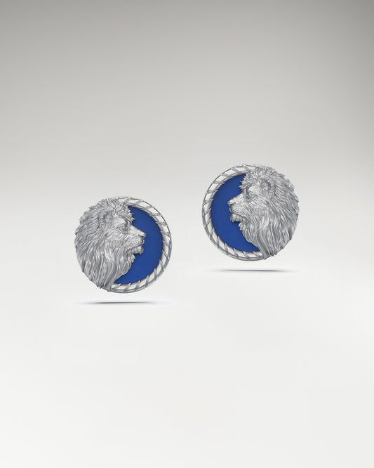 Aretes con forma de león de la pradera en plata de ley con esmalte azul