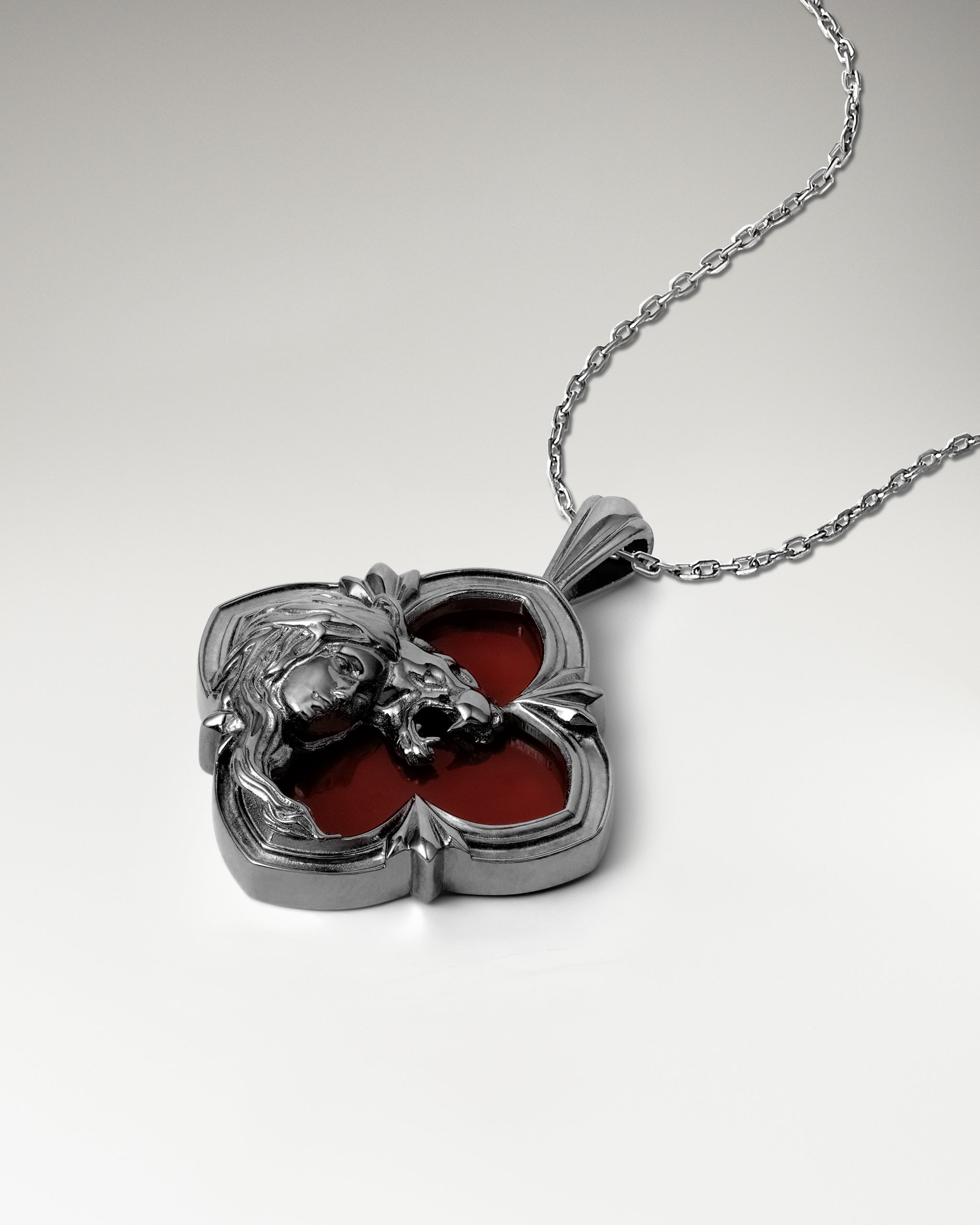 真珠層付きスターリングシルバーのワイルド エンカウンター ペンダント ネックレス