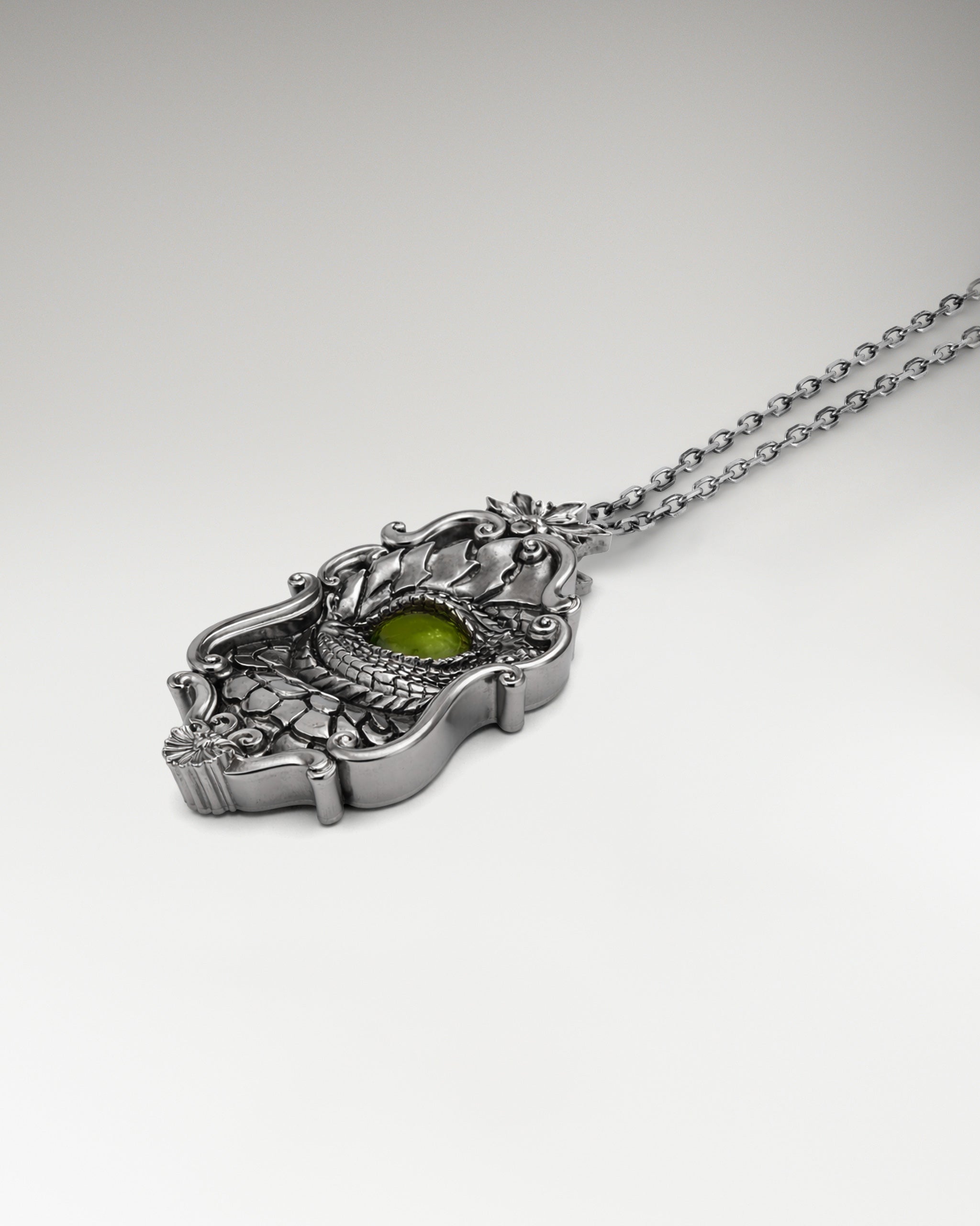 Pendente Sguardo del Drago Noir in Argento Sterling con Ametista