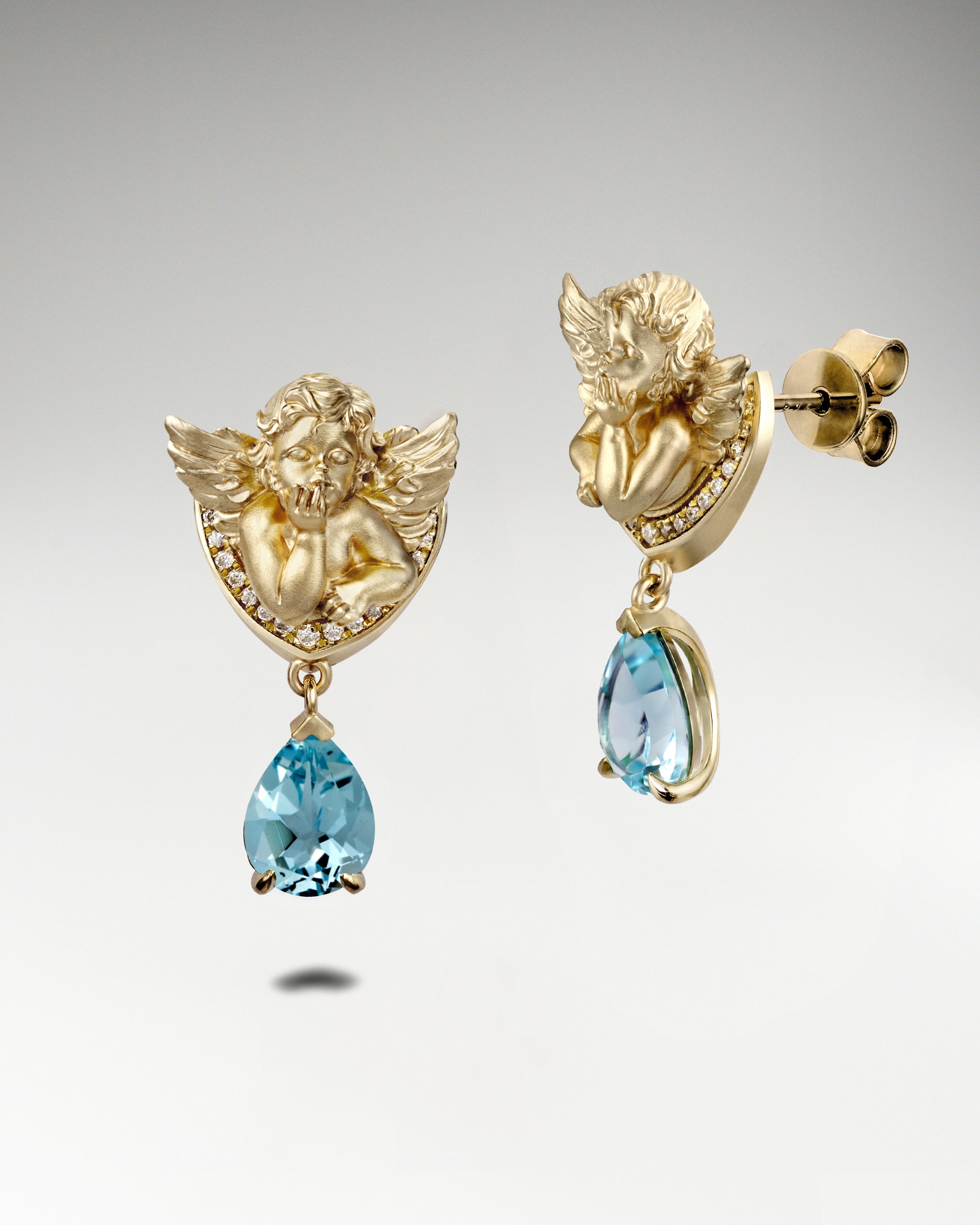 Pendientes colgantes de Cupido en plata de ley con topacio