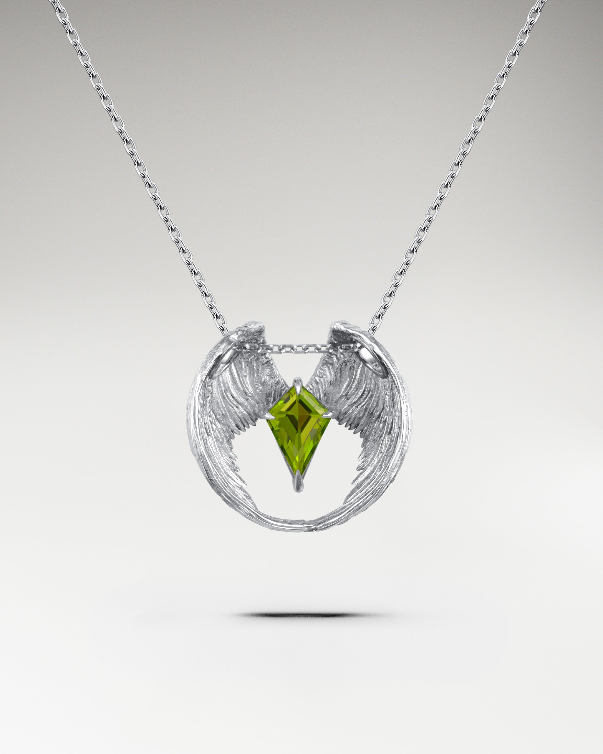 アメジスト付きスターリングシルバーの騎士の翼ペンダント